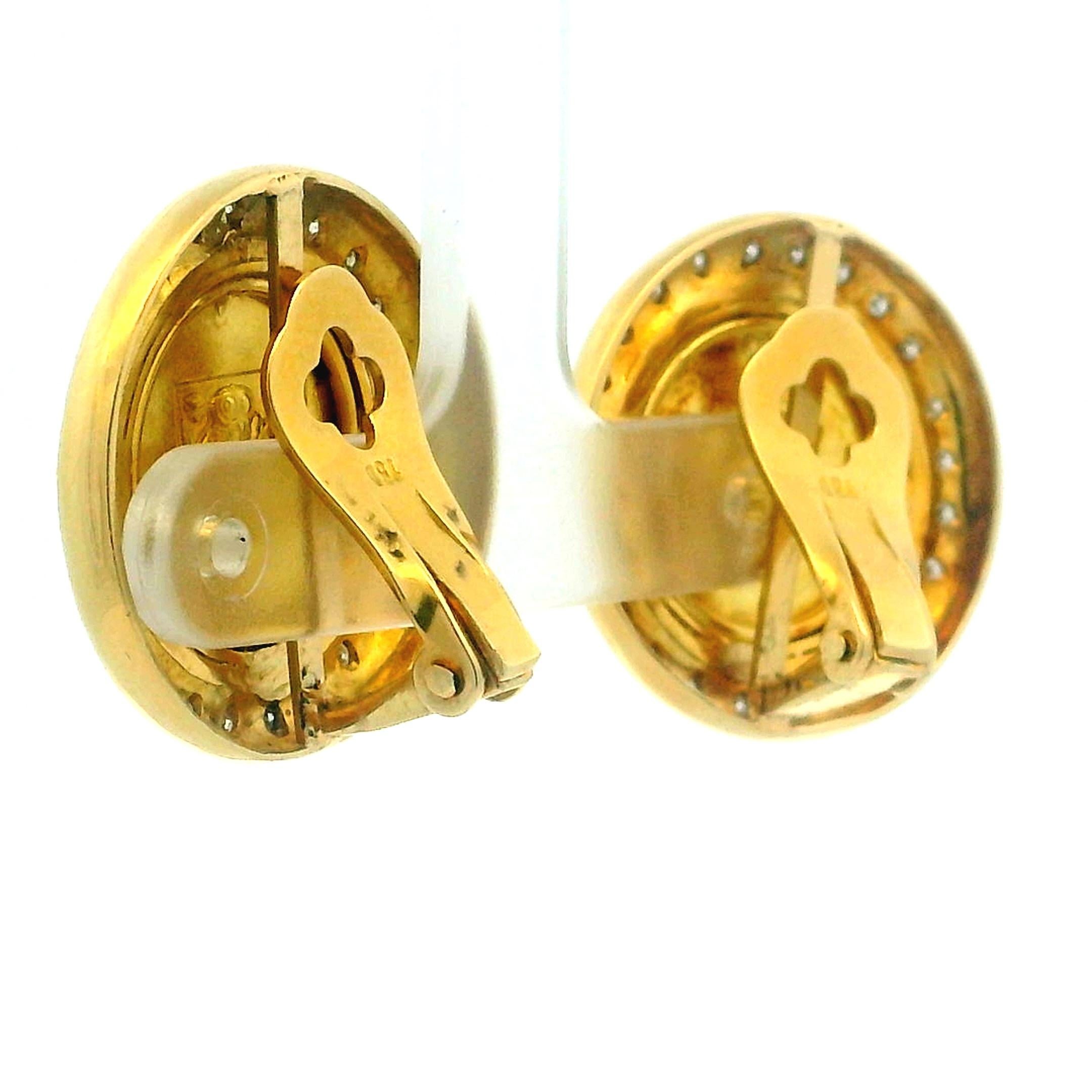 Boucles d'oreilles italiennes en or 18K et diamants avec motif de pièces d'Athéna et de hibou, Circa 1980 en vente 1