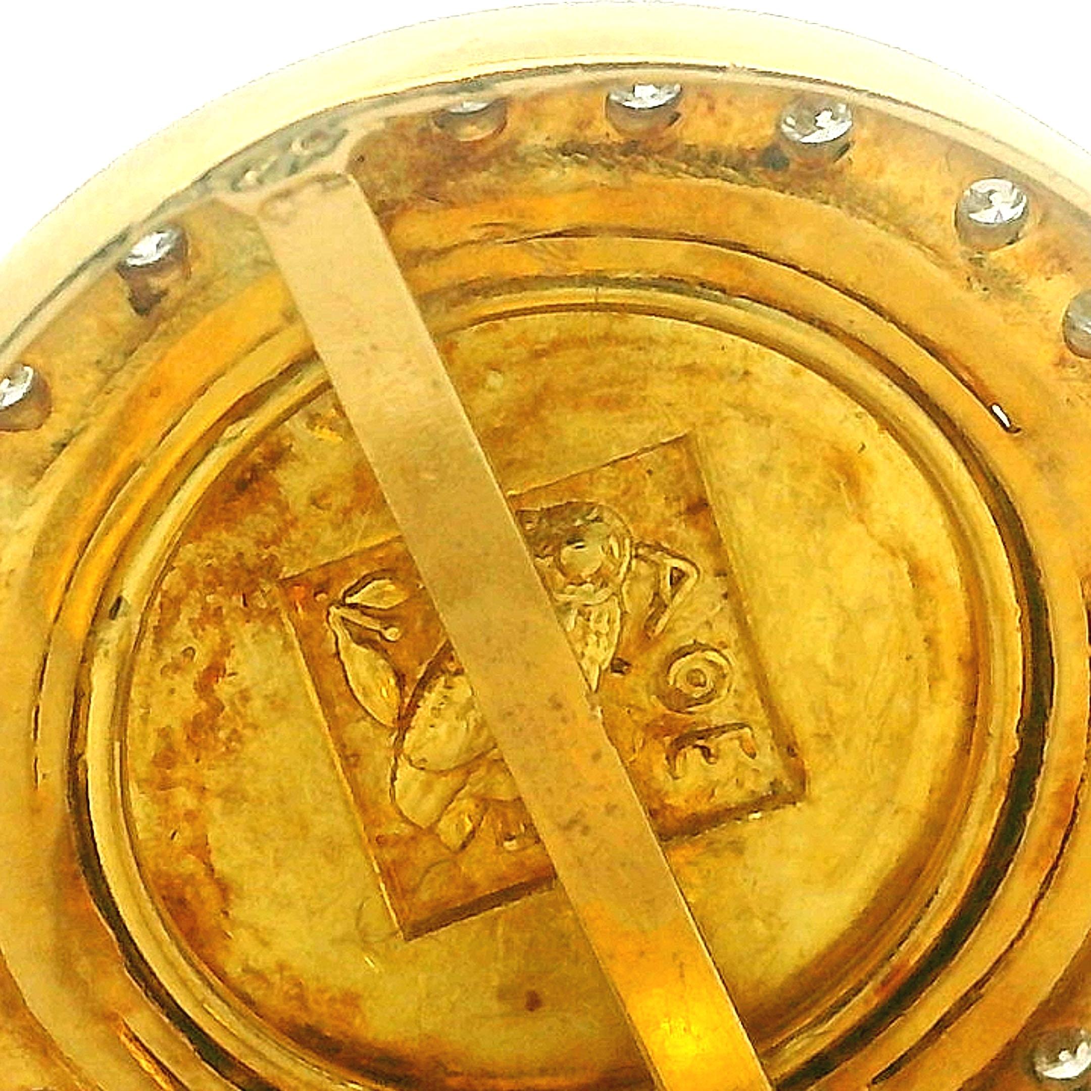 Boucles d'oreilles italiennes en or 18K et diamants avec motif de pièces d'Athéna et de hibou, Circa 1980 en vente 2