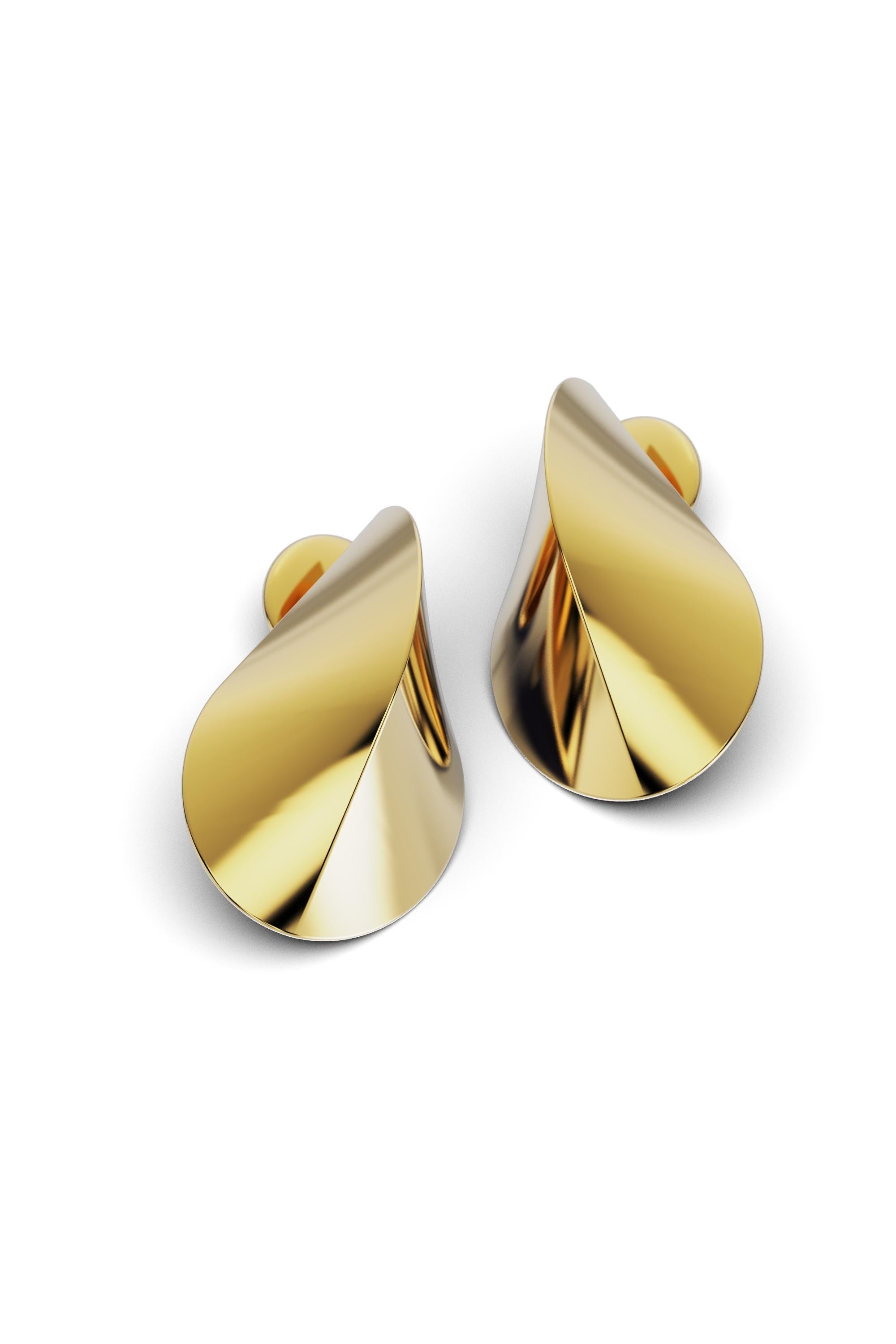 Made to order Oloid-shaped gold earrings, expertly made in Italy by Oltremare Gioielli. Available in  18k gold, each pair exudes sophistication and elegance. With a sleek, polished finish and a modern silhouette measuring 28mm in length and 19mm in