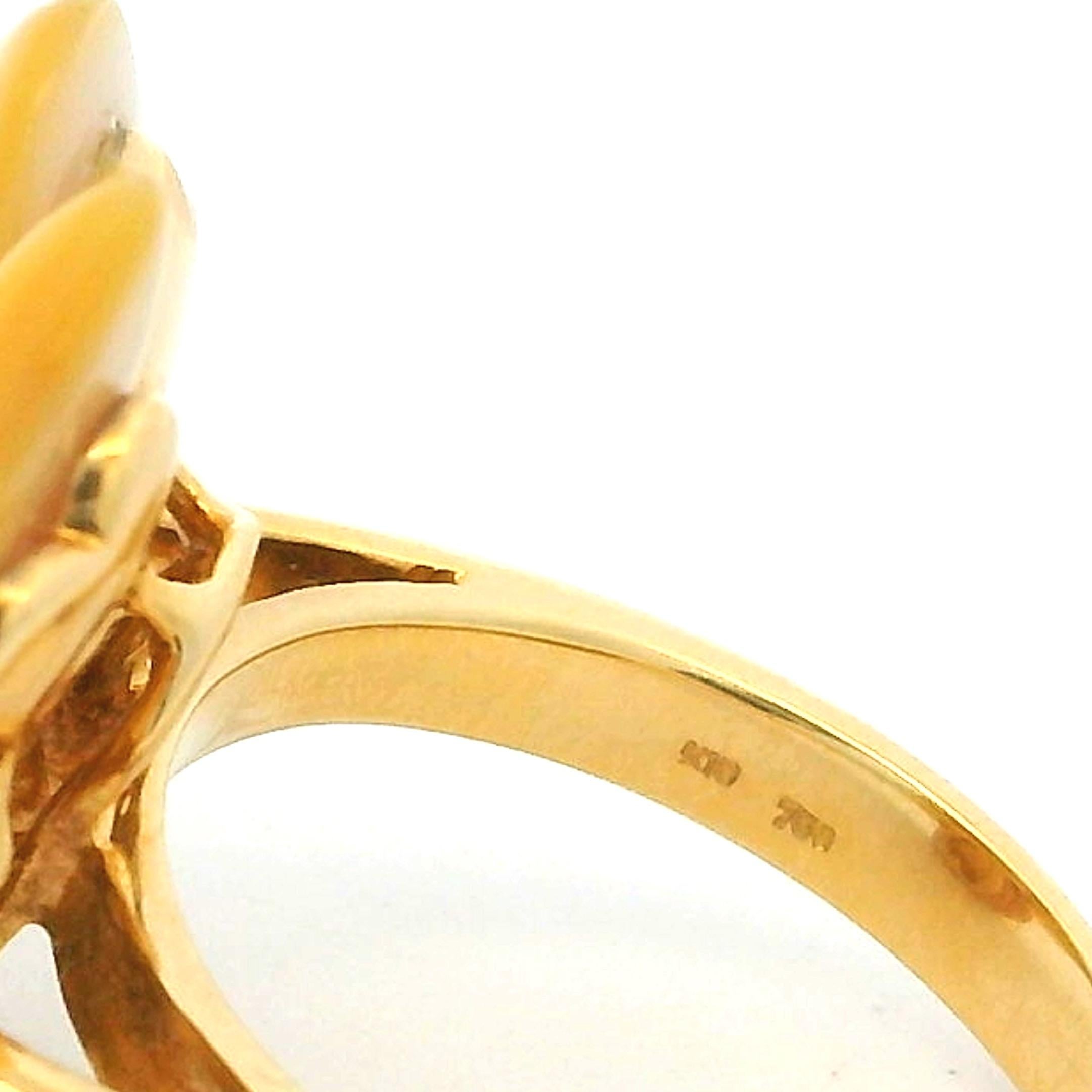 Italienischer Blumenring aus 18 Karat Gold mit Perlmuttblüten und Diamantbesatz im Angebot 6