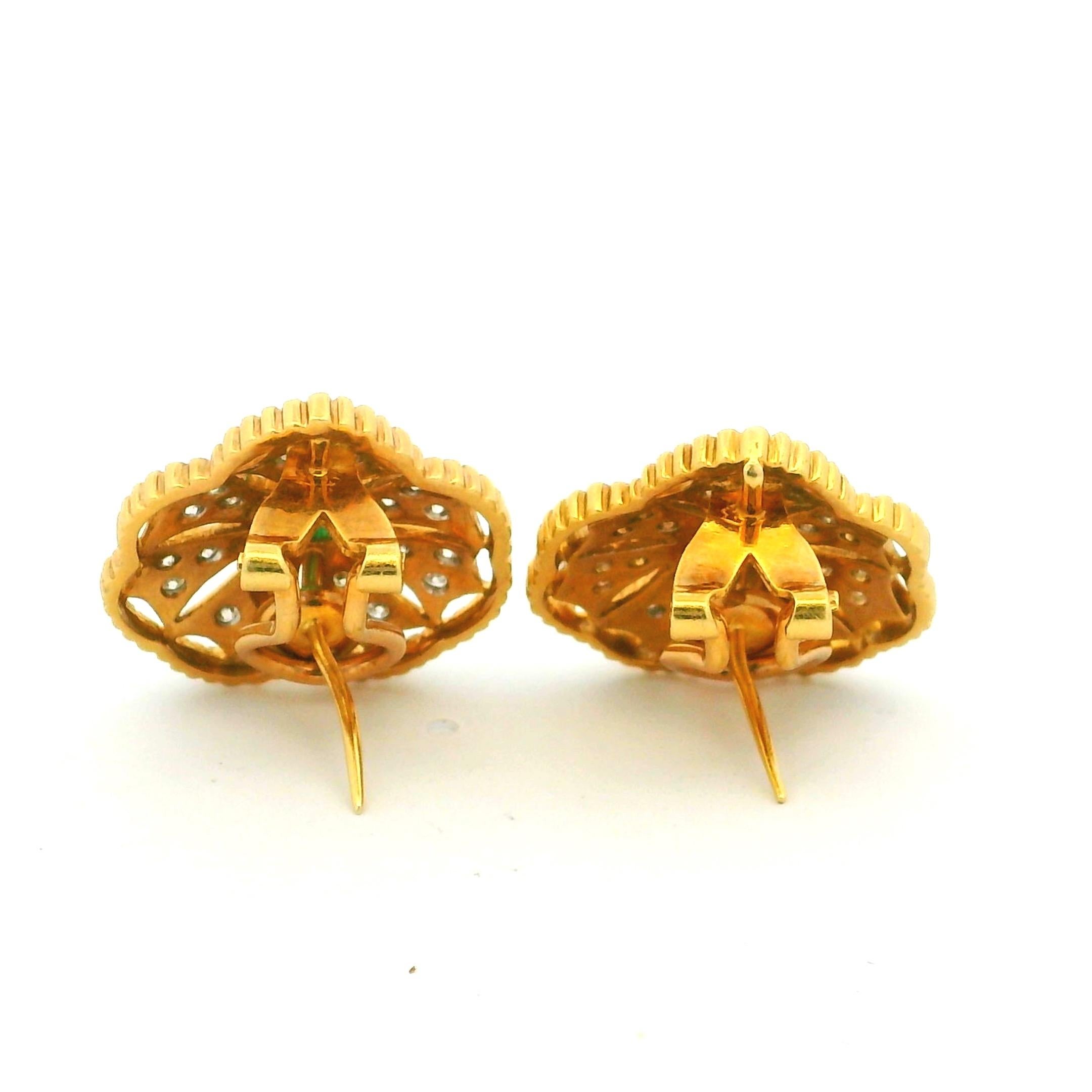 Orecchini a cuore in oro 18 carati con smeraldo e diamante, smeraldi da 0,90 carati, firmati in vendita 1