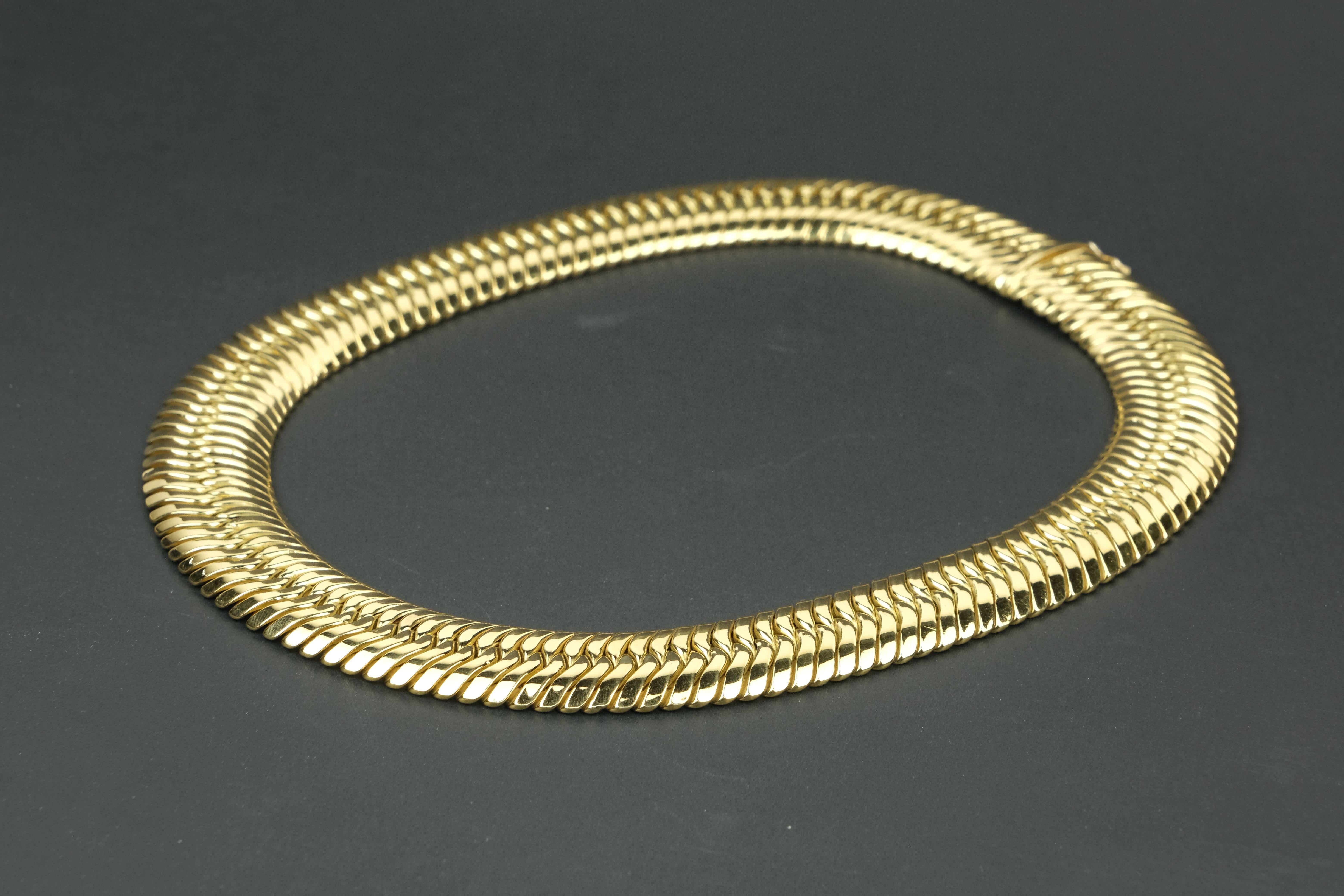 Italian 18K Gold Herringbone Chain In Good Condition For Sale In Bradford, Ontario
