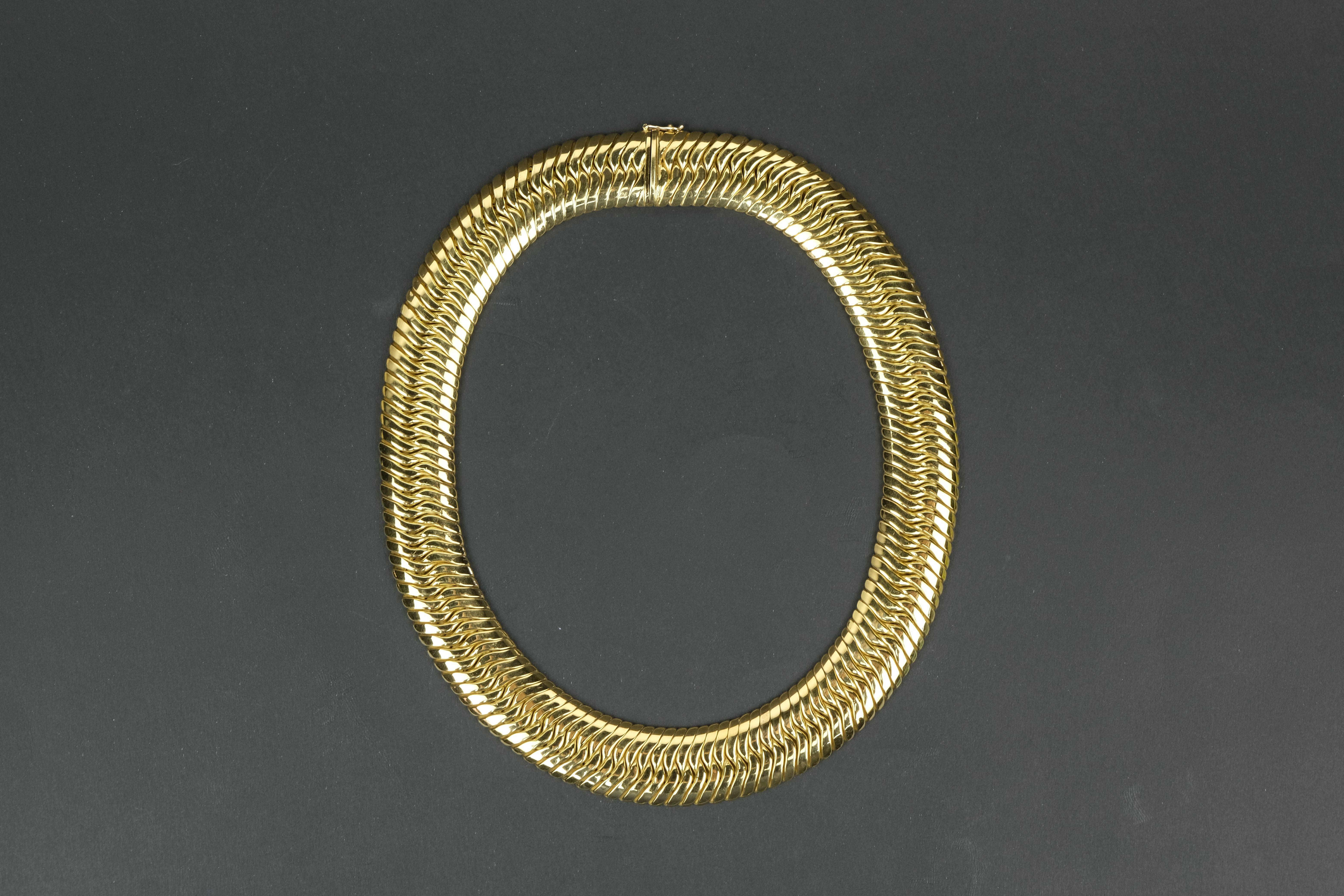 Women's Italian 18K Gold Herringbone Chain For Sale