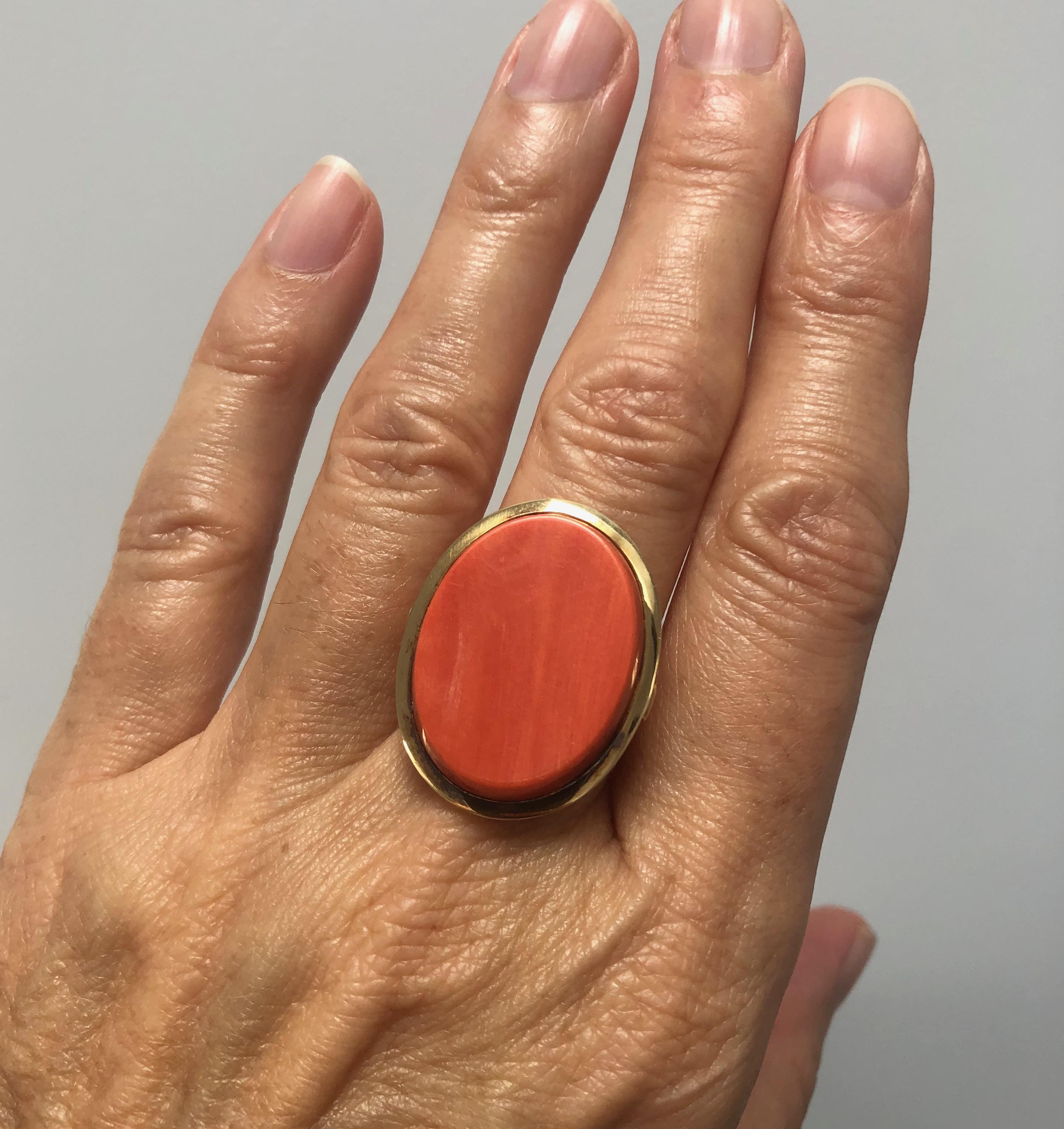 Italian Coral 18K Gold Ring  In Excellent Condition For Sale In Lake Worth, FL