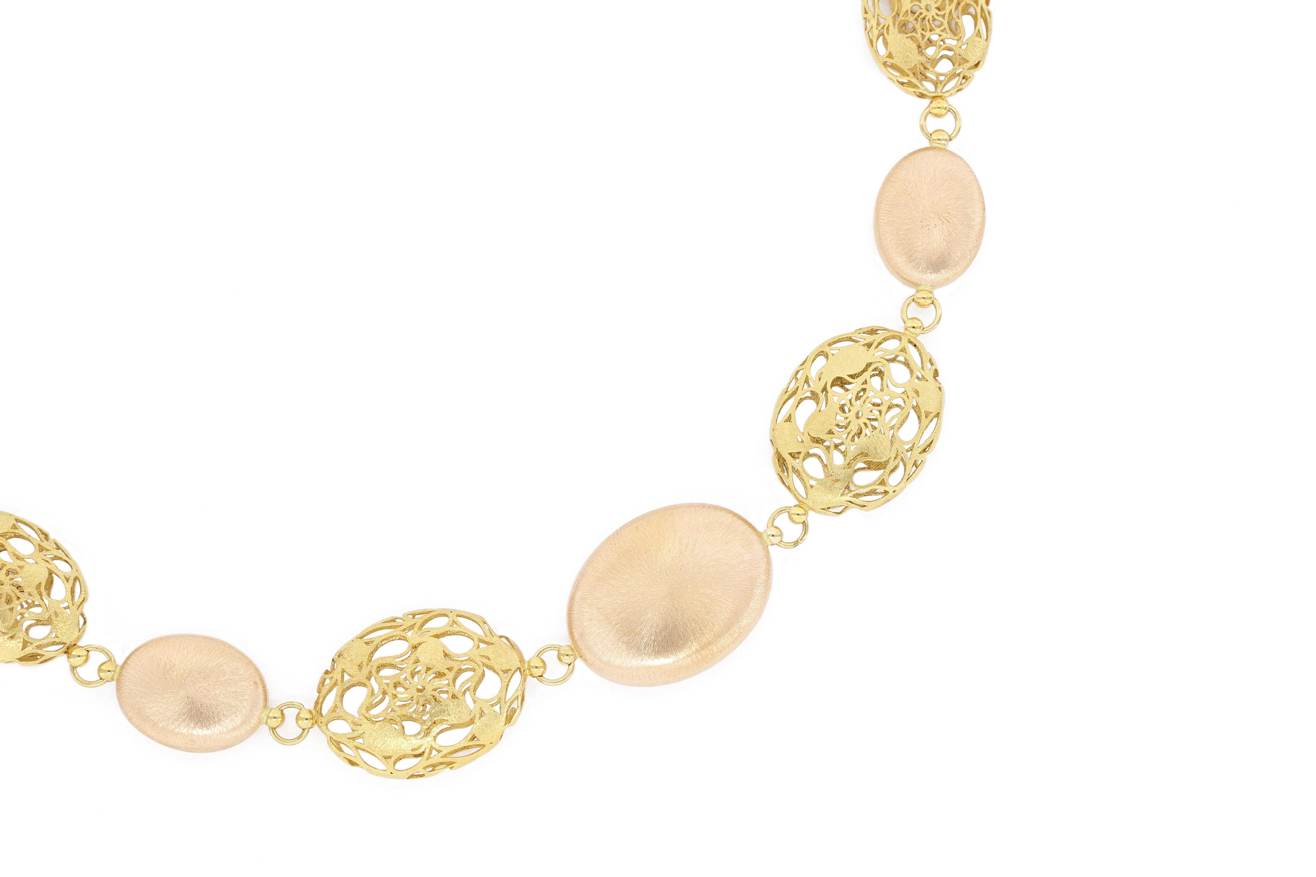 Contemporary Italian 18K Gold Necklace with Superb Crasftsmanship For Sale