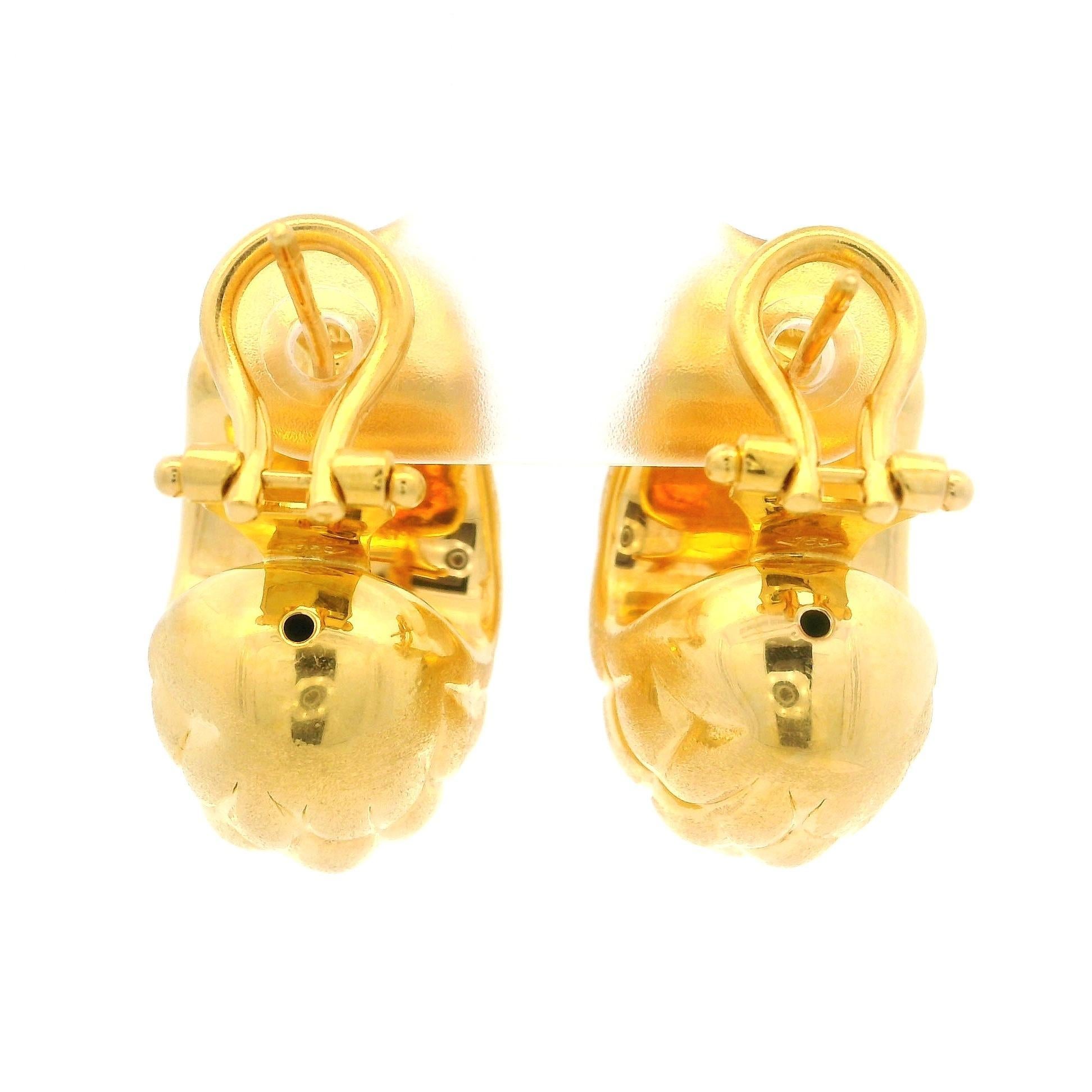 Italian 18k Gold Puffed Design Honeycomb Satin Finish Cuff Omega Earrings In Excellent Condition In Montclair, NJ