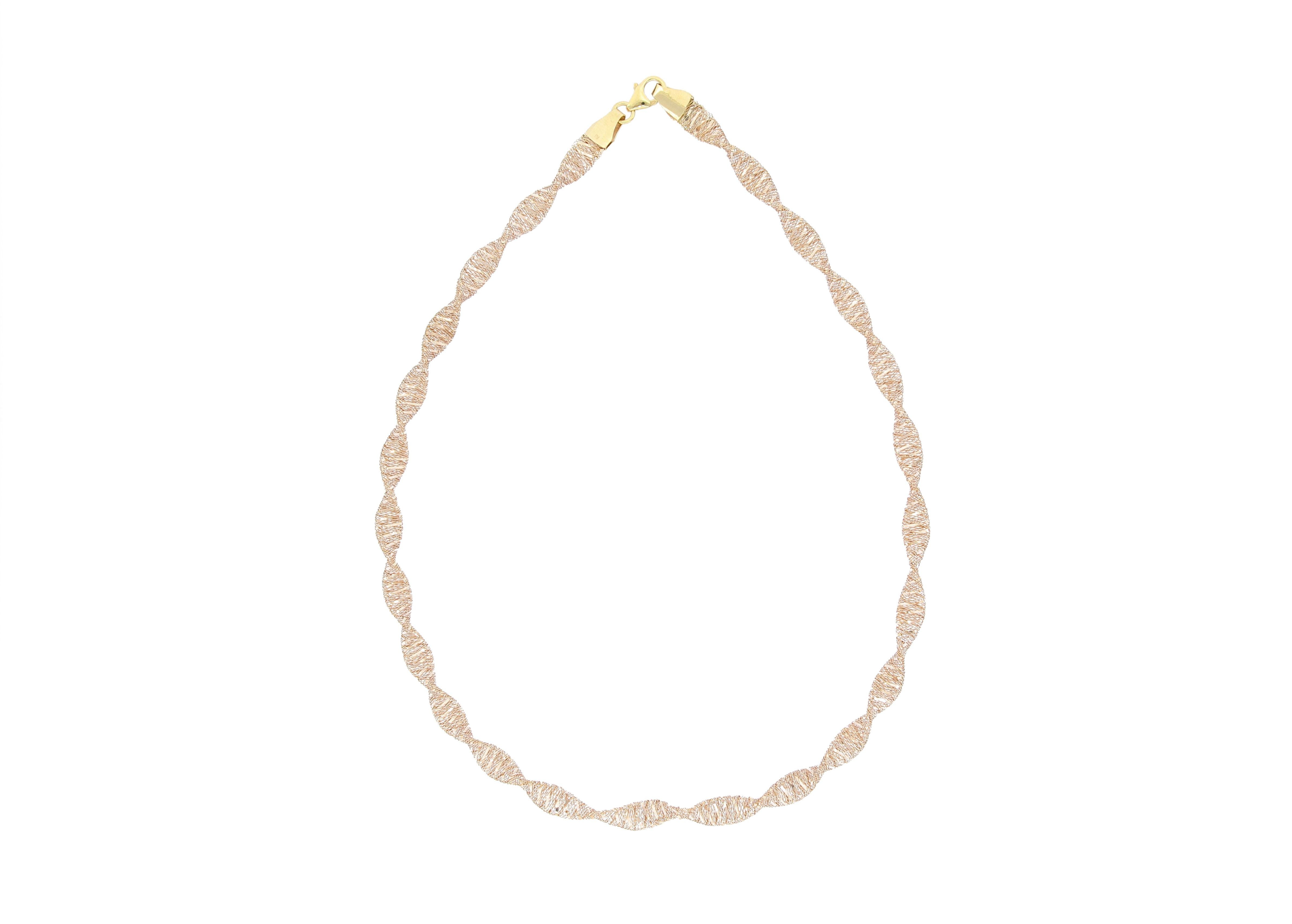 Un'elegante collana in oro rosa 18 carati con design a tortiglione, di produzione italiana, un gioiello molto semplice e piacevole.
L'azienda è rinomata per le sue collezioni di alta gioielleria dal design favoloso. I nostri modelli riflettono il