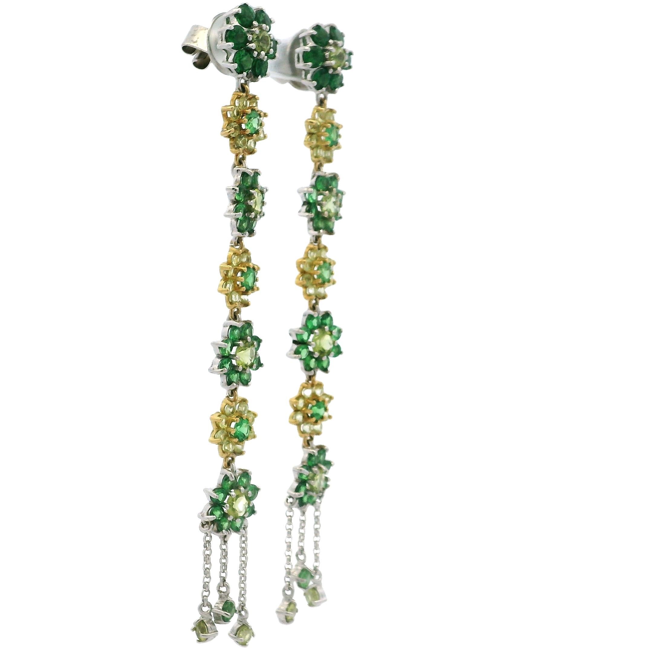 Italienische 18K zweifarbiges Gold Tsavorit Granat und Peridot lange florale Ohrringe (Zeitgenössisch) im Angebot