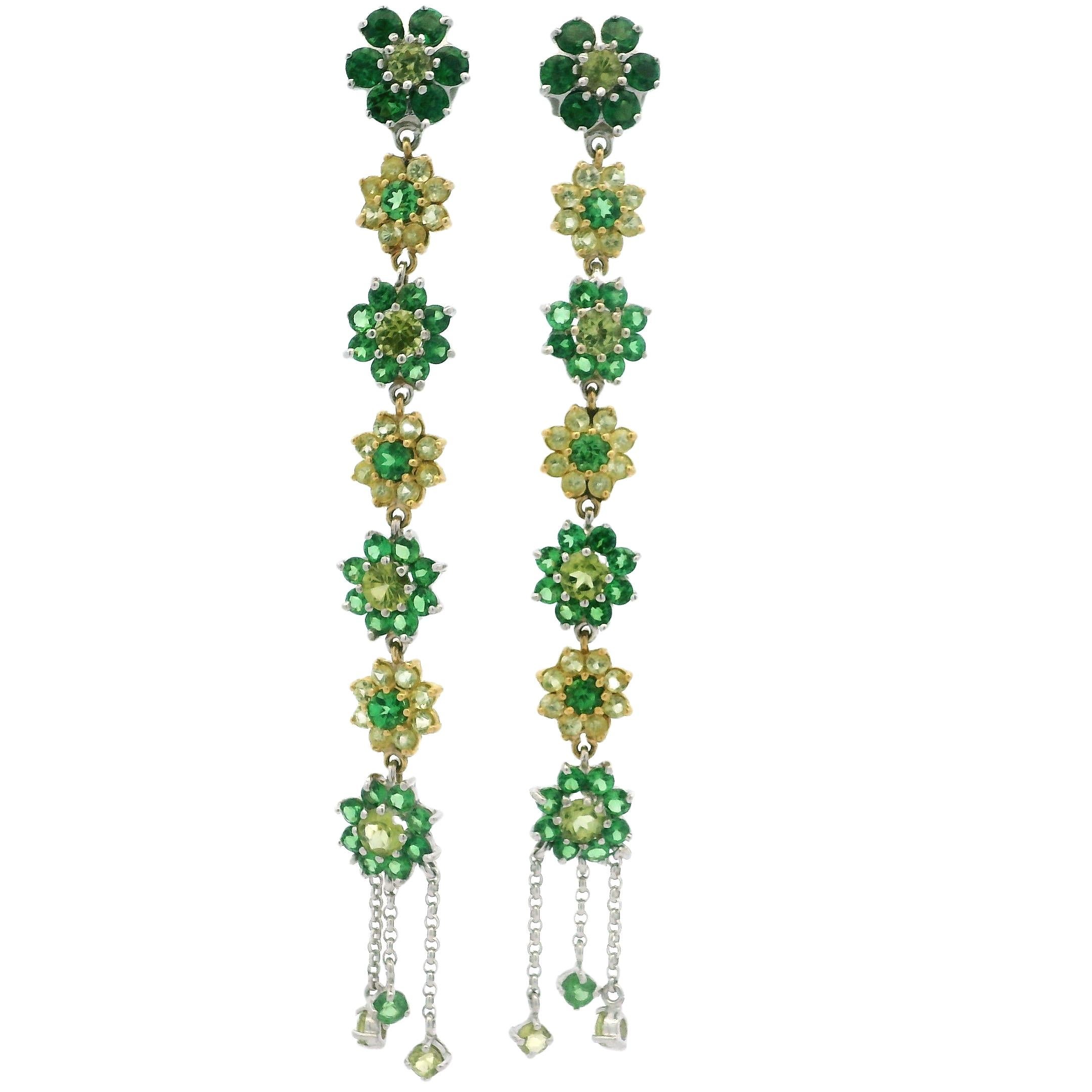 Italienische 18K zweifarbiges Gold Tsavorit Granat und Peridot lange florale Ohrringe Damen im Angebot
