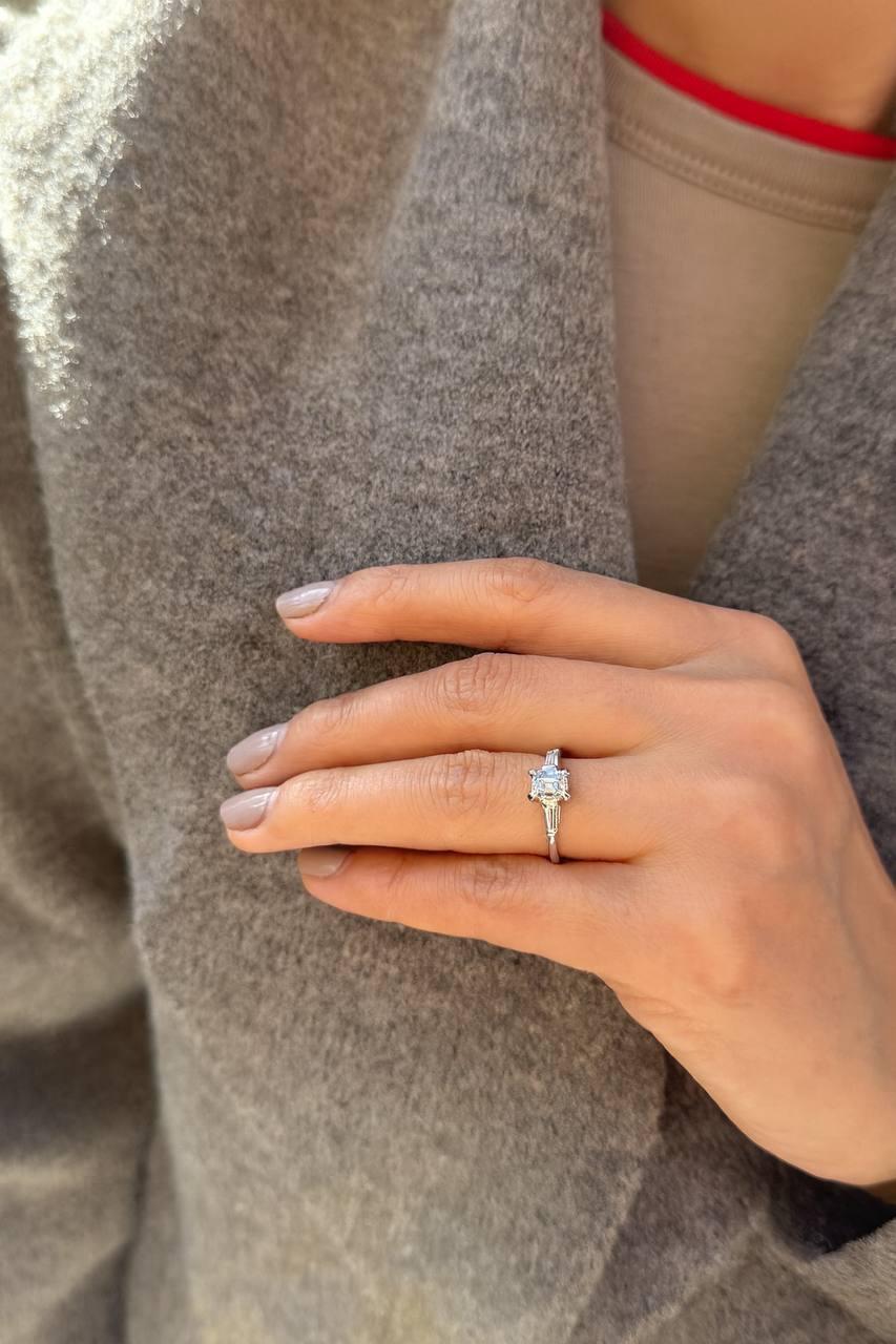 Art Nouveau Italian 18K White Gold Diamond Ring with 1.05ct Center Stone in vendita