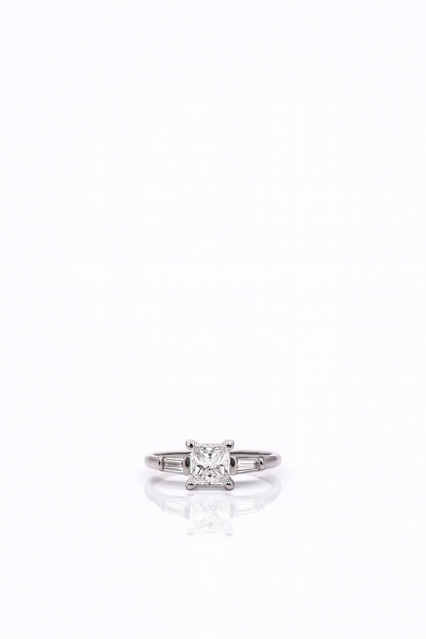 Italian 18K White Gold Diamond Ring with 1.05ct Center Stone in vendita 3