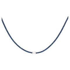 Collier ras du cou italien en or blanc 18 carats avec émeraudes et saphirs bleus de 5,86 carats