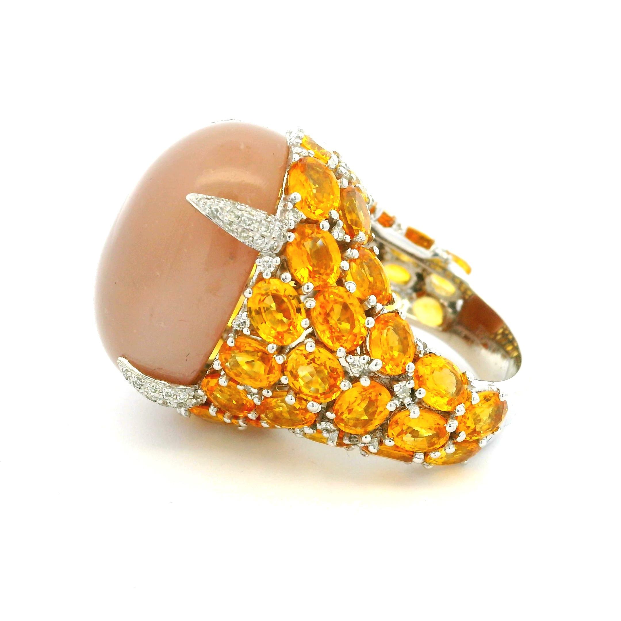 Bague de cocktail italienne en or blanc 18 carats pierre de lune, saphir jaune et diamant en vente 6