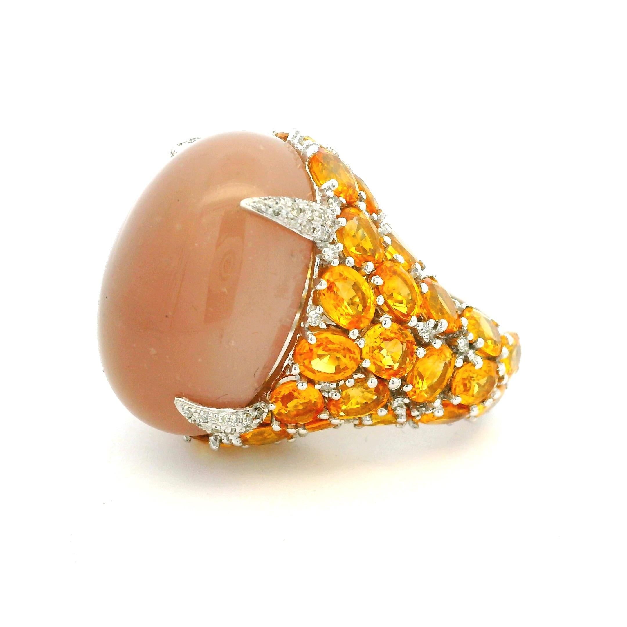 Bague de cocktail italienne en or blanc 18 carats pierre de lune, saphir jaune et diamant en vente 7