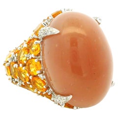 Bague de cocktail italienne en or blanc 18 carats pierre de lune, saphir jaune et diamant