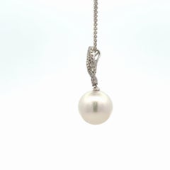 Collier italien en or blanc 18K avec pendentif perle des mers du sud et diamant 0.28 cts 12.5mm