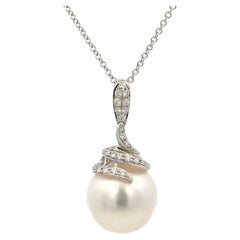 Collier italien en or blanc 18K avec pendentif perle des mers du sud et diamant 0.31 Cts 13.5mm
