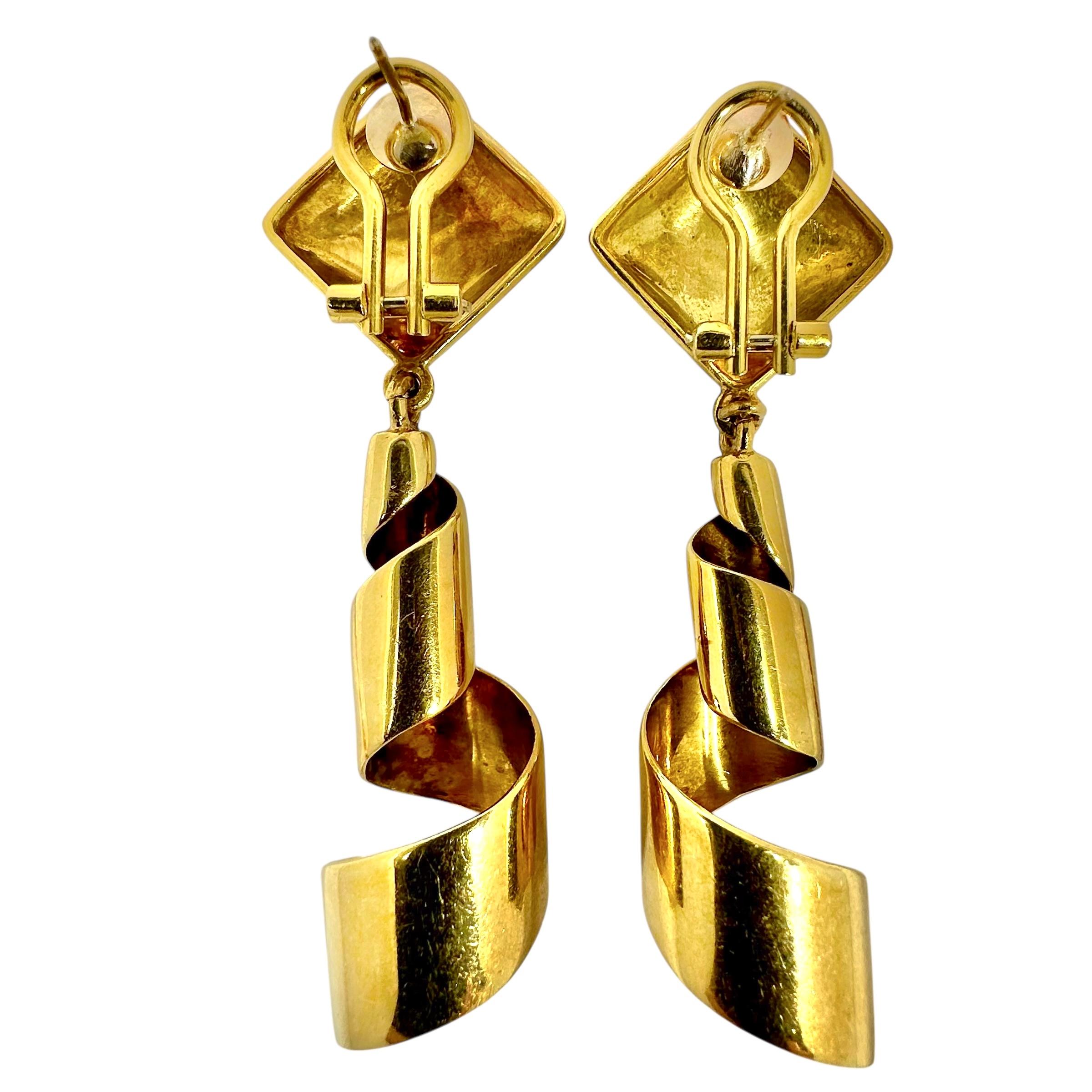 Modern Italian 18K Yellow Gold 2 3/4 Inches Long Corkscrew Earrings For Sale