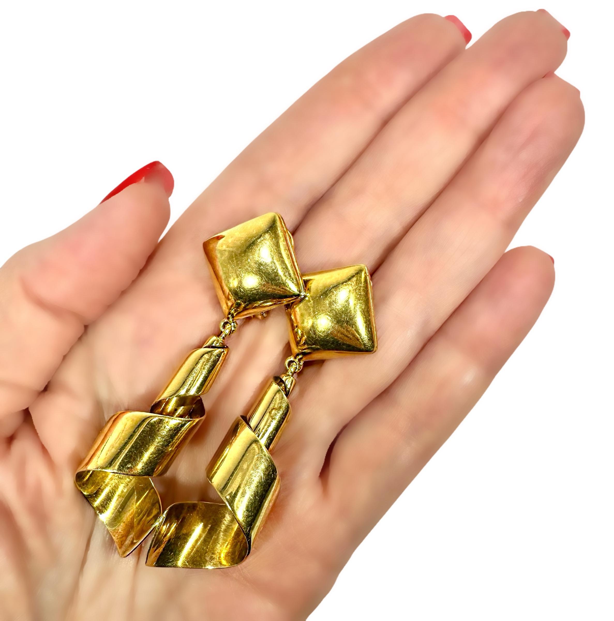 Italian 18K Yellow Gold 2 3/4 Inches Long Corkscrew Earrings For Sale 3