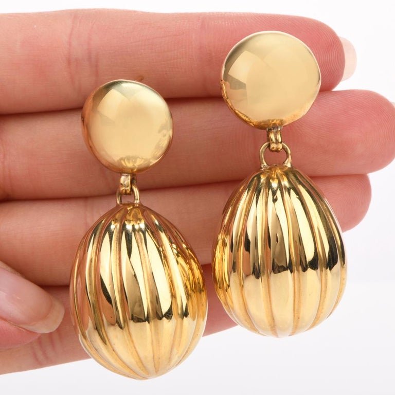 These retro 1980's dangle italian earrings are crafted with 18-karat yellow gold, weighing 20.4 grams and measuring 53mm long x 23mm wide. Composed of a high polish gold circular stud and a balloon-like gold drop. Stamped with purity mark and