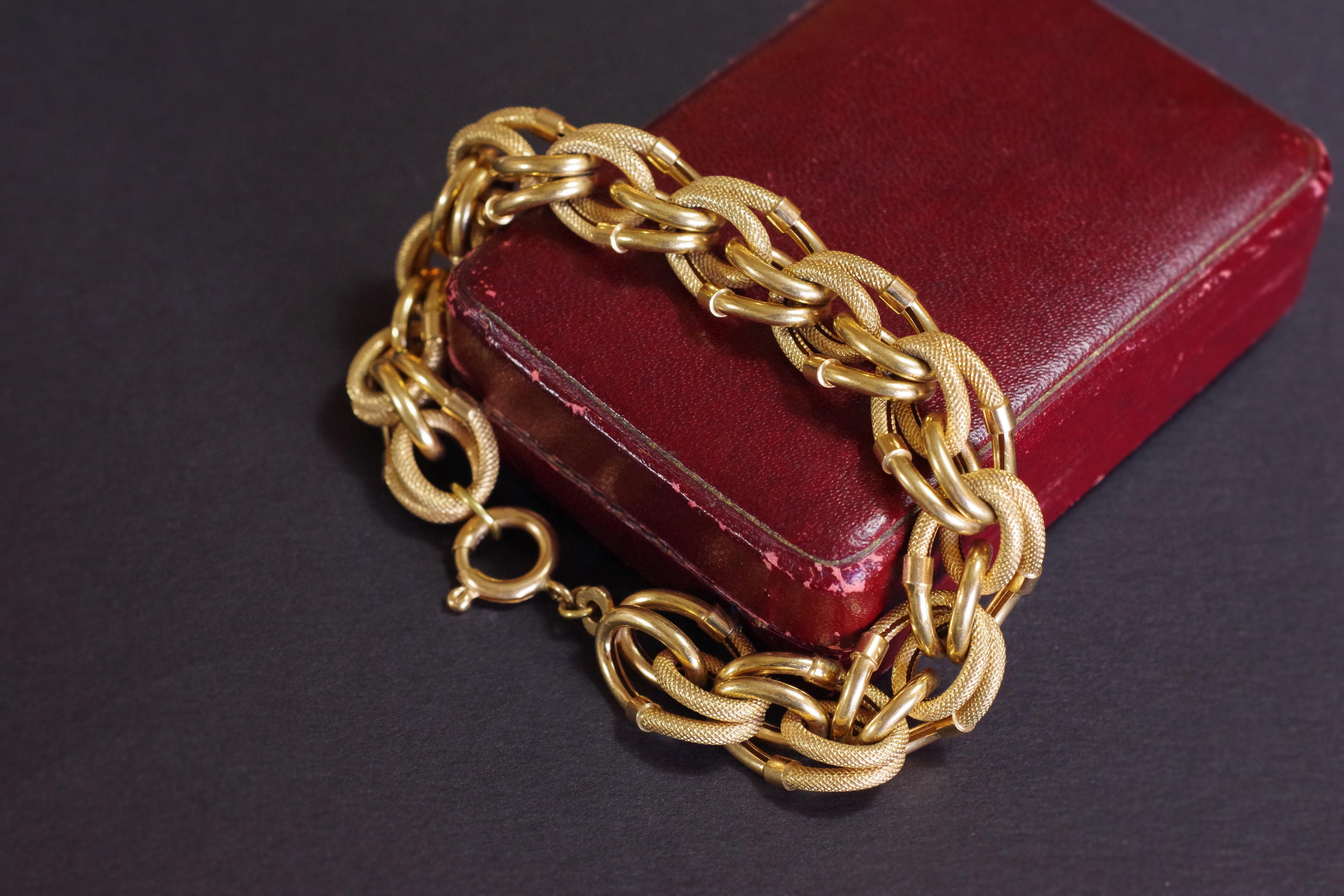 Italian 18k Yellow Gold Bracelet Unoaerre, Vintage Italian 18k Gold In Fair Condition In PARIS, FR