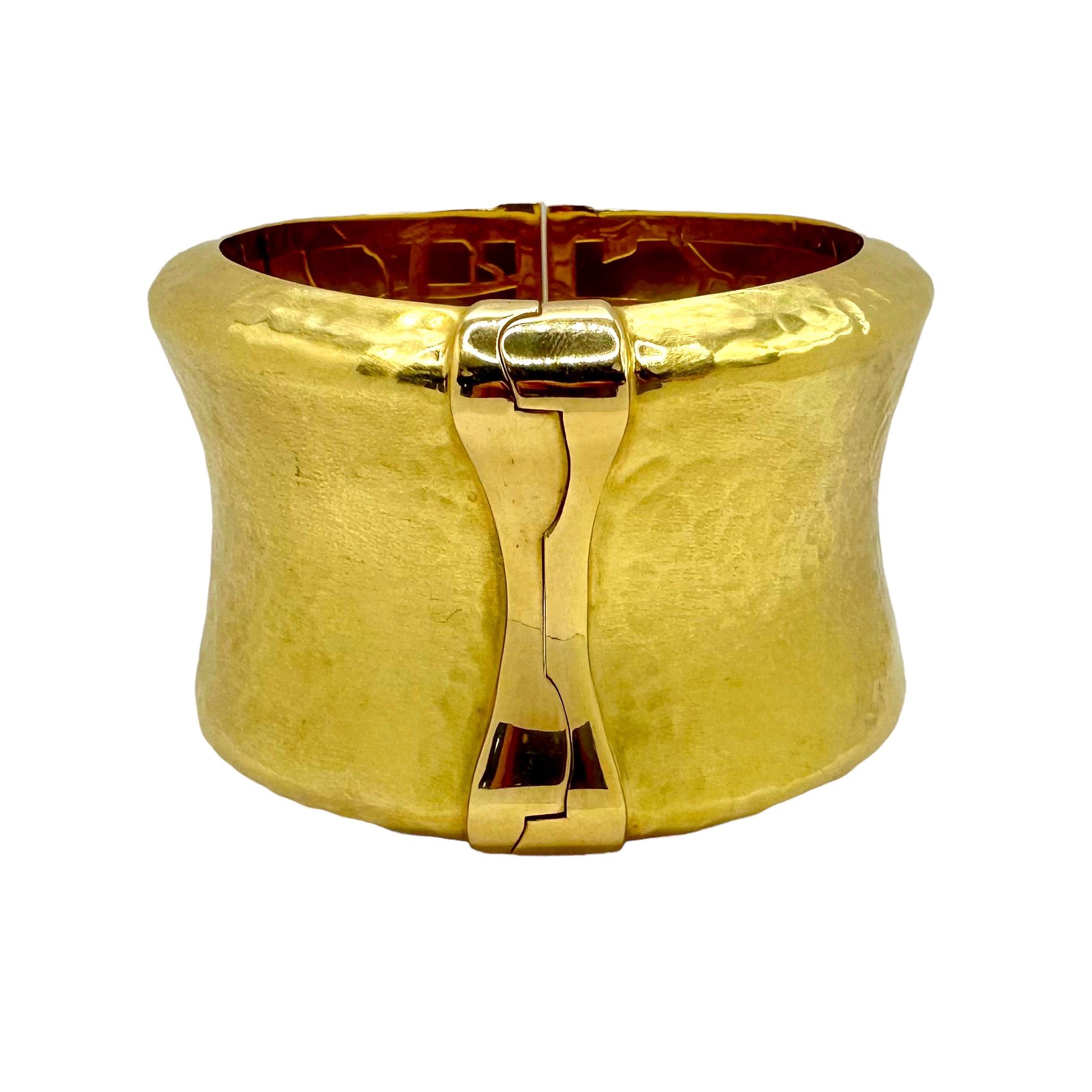 Italian 18k Yellow Gold Concave Hammered Satin Finish Cuff In Good Condition In Palm Beach, FL