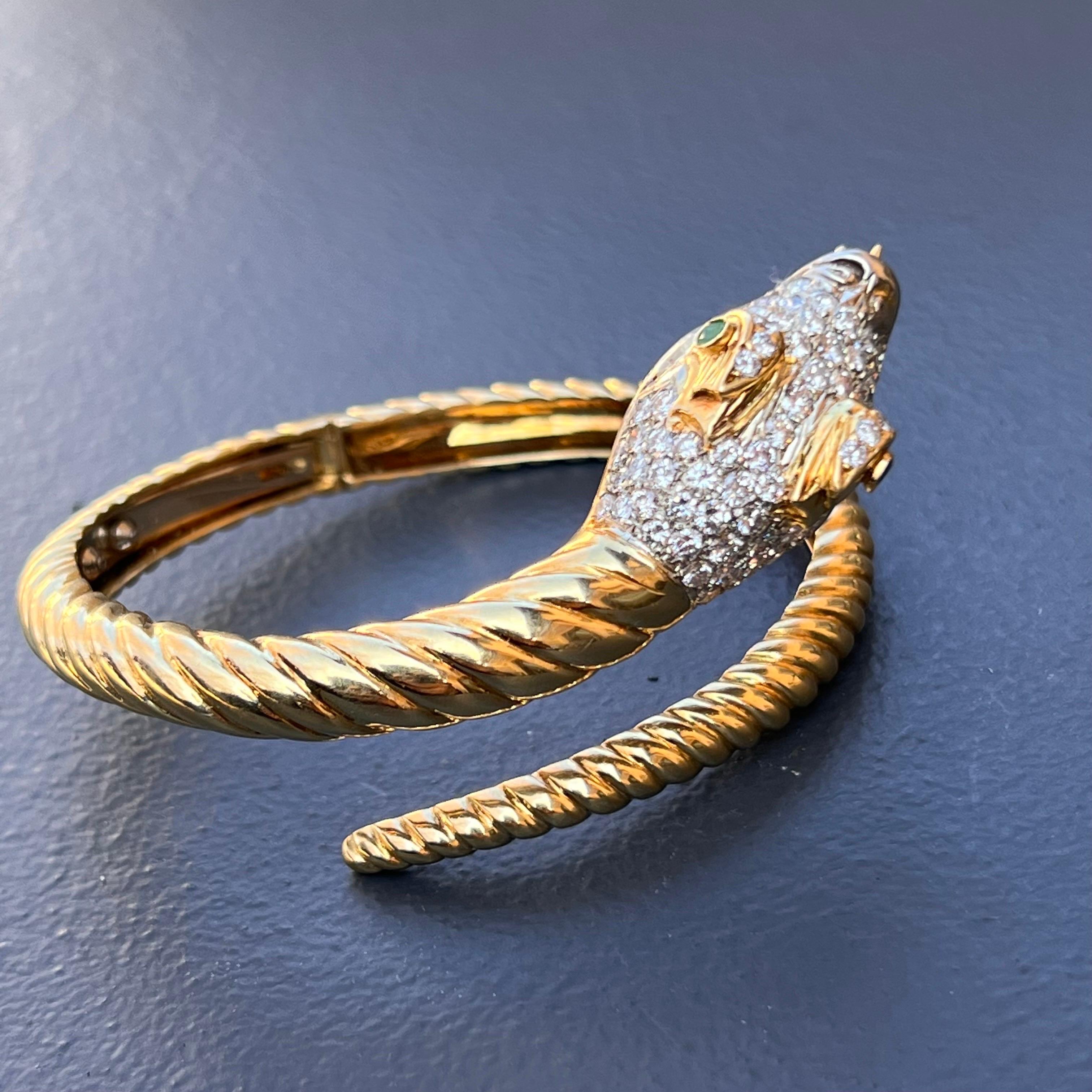 Round Cut Italian 18k Yellow Gold Diamond Emerald Serpent Snake Hinged Bangle For Sale