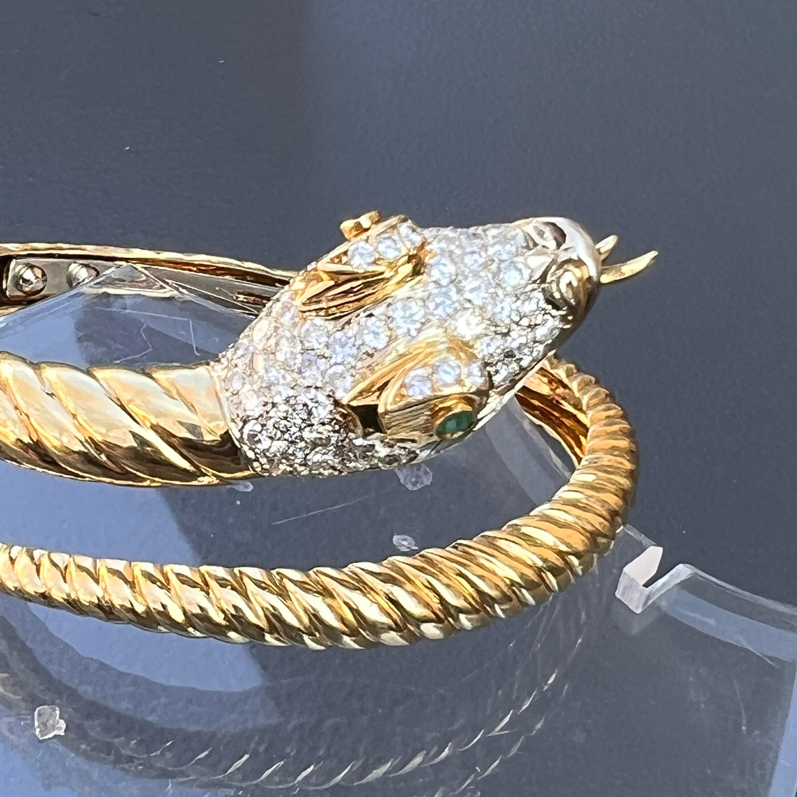 Italian 18k Yellow Gold Diamond Emerald Serpent Snake Hinged Bangle In Good Condition For Sale In Plainsboro, NJ