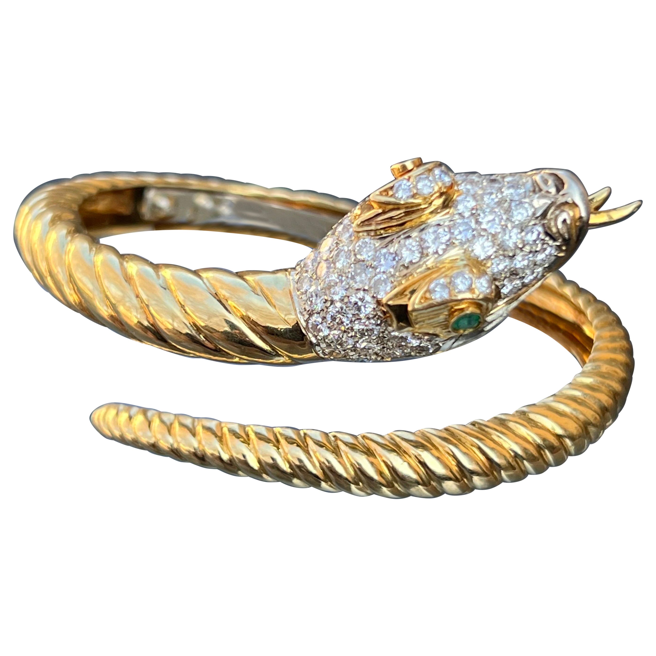 Bracciale a cerniera in oro giallo 18 carati con diamante e smeraldo a forma di serpente
