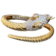 Bracciale a cerniera in oro giallo 18 carati con diamante e smeraldo a forma di serpente