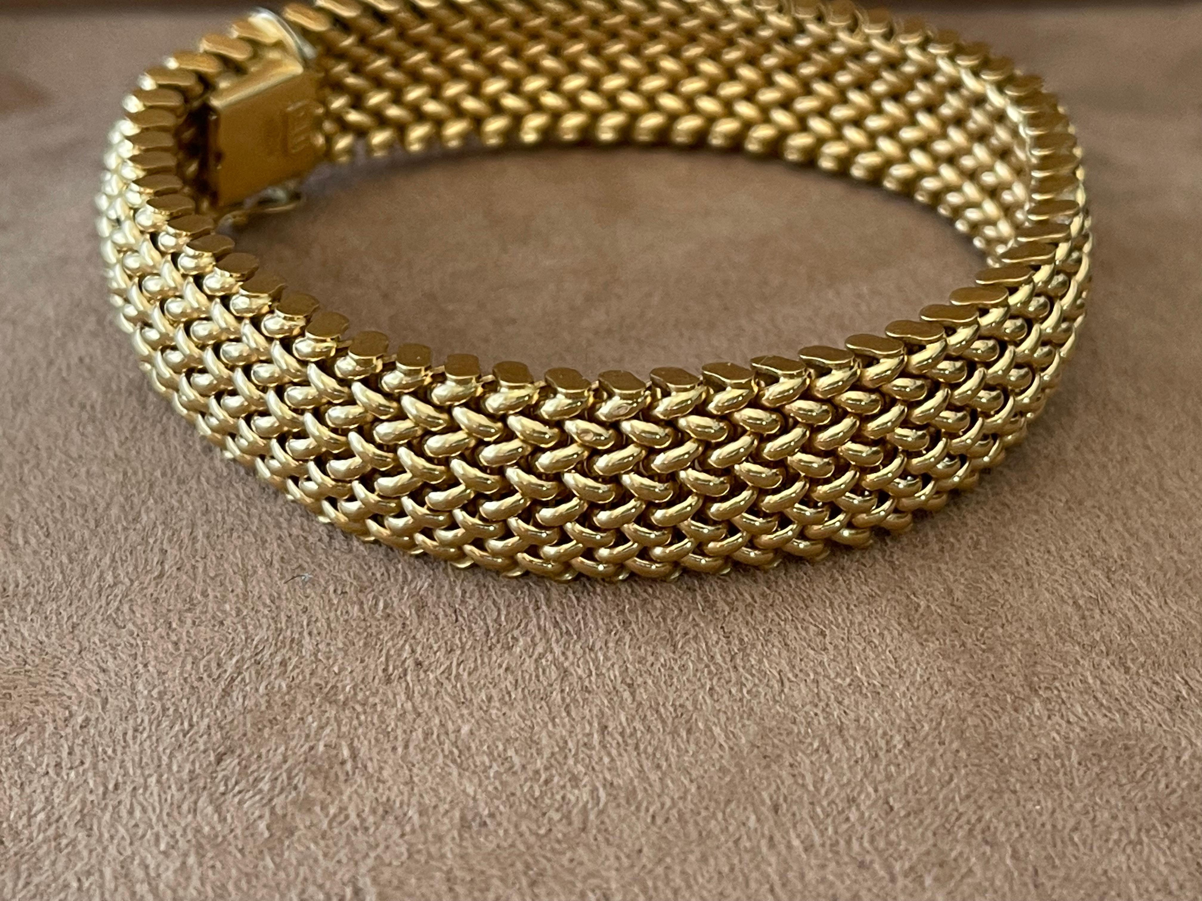 Contemporain Unoaerre Bracelet italien souple en maille en or jaune 18 carats en vente