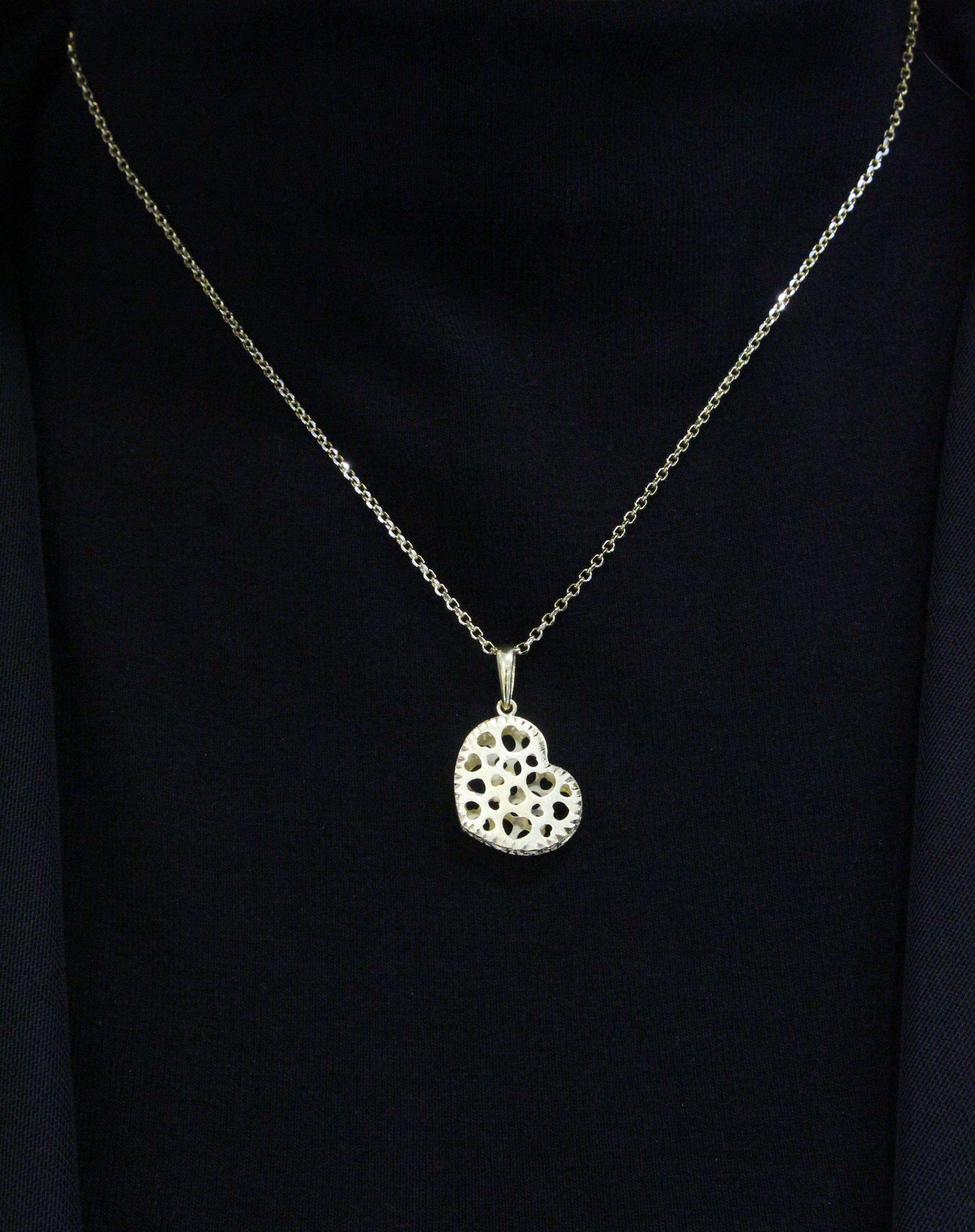 Collier pendentif italien en forme de cœur en or jaune 18 carats en vente 2