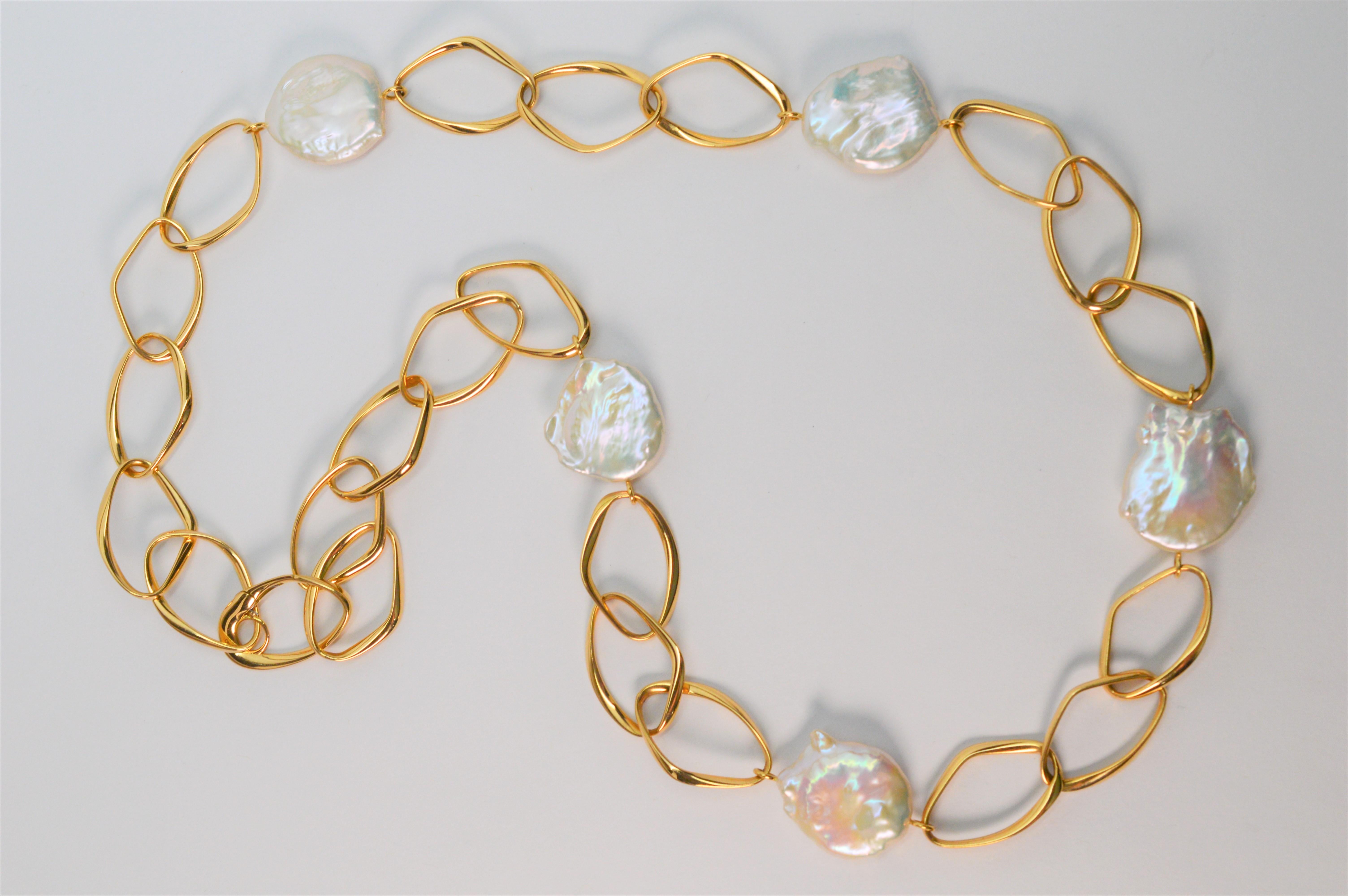 Italian 18K Yellow Gold Large Link Chain Coin Pearls Necklace In Excellent Condition For Sale In Mount Kisco, NY