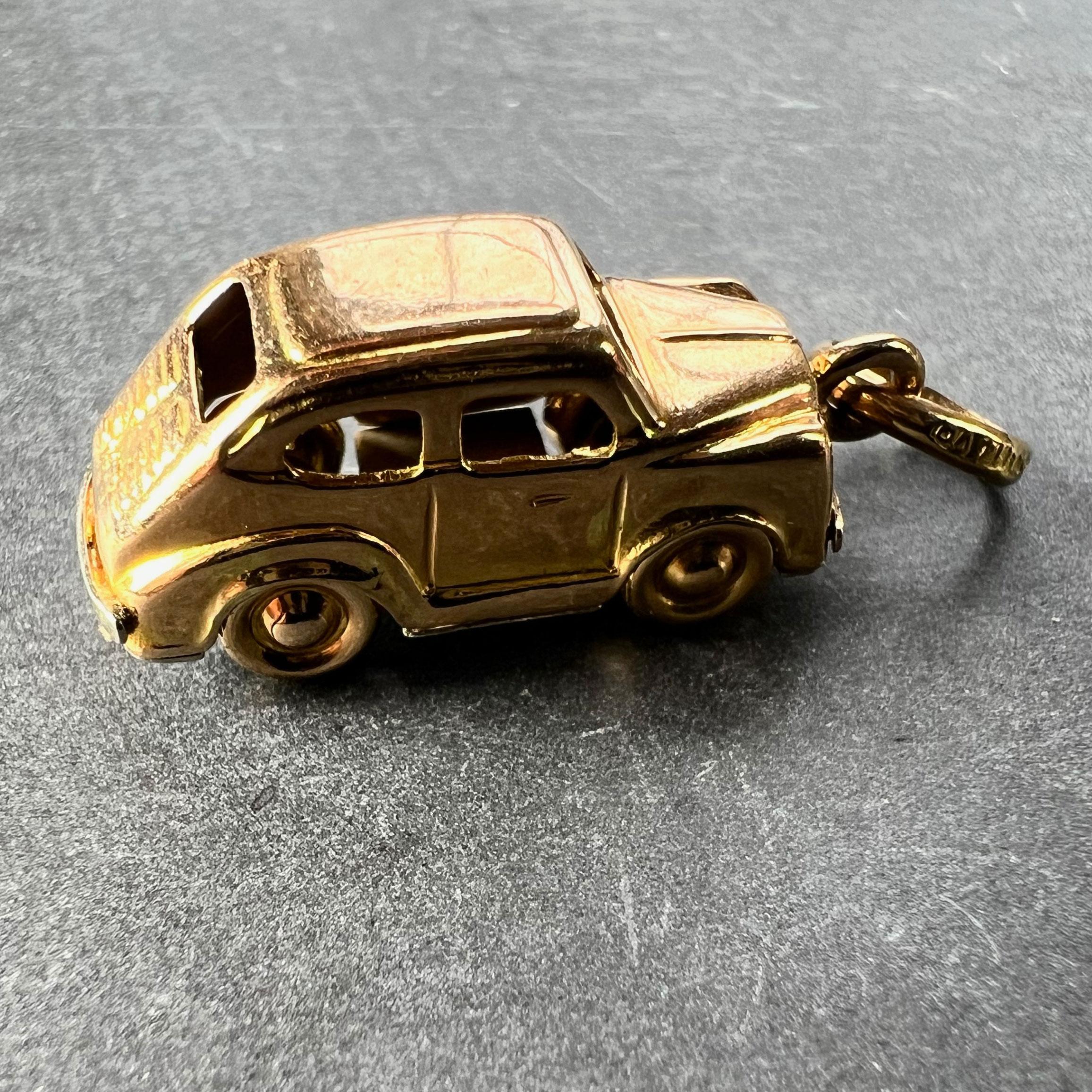 Italian 18K Yellow Gold Mechanical Saloon Car Charm Pendant In Good Condition For Sale In London, GB