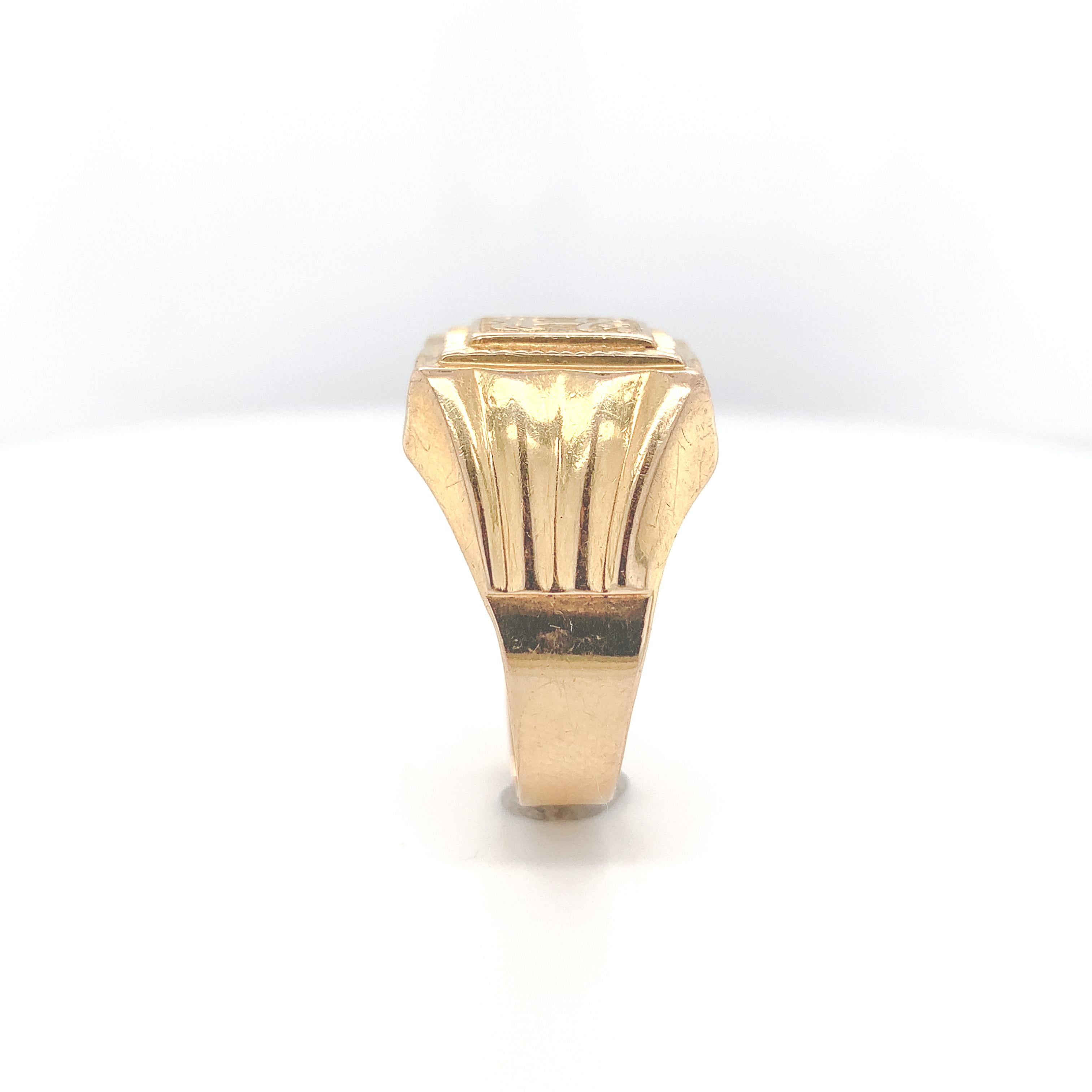Italian 18K Yellow Gold Men's Ring with Palm tree and Swords size 10.75 In Good Condition In Big Bend, WI