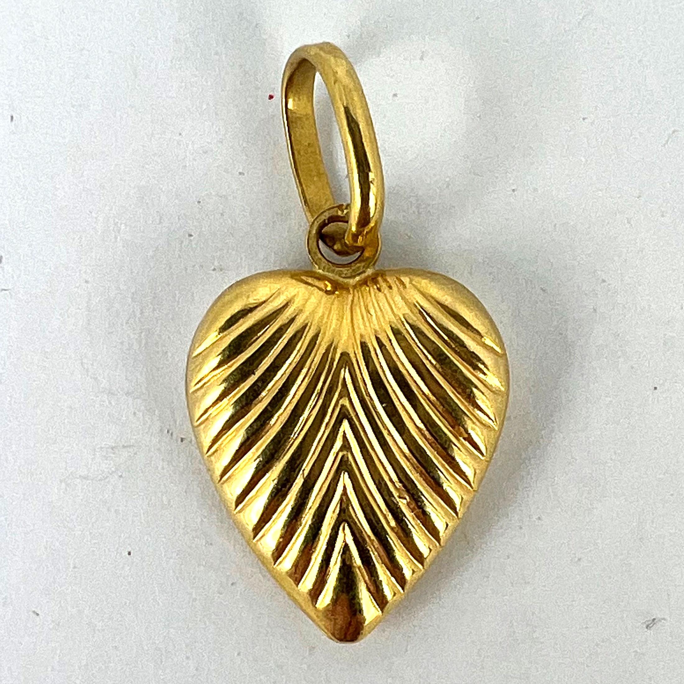 Pendentif en or jaune italien avec breloque en forme de cœur bouffant en vente 7
