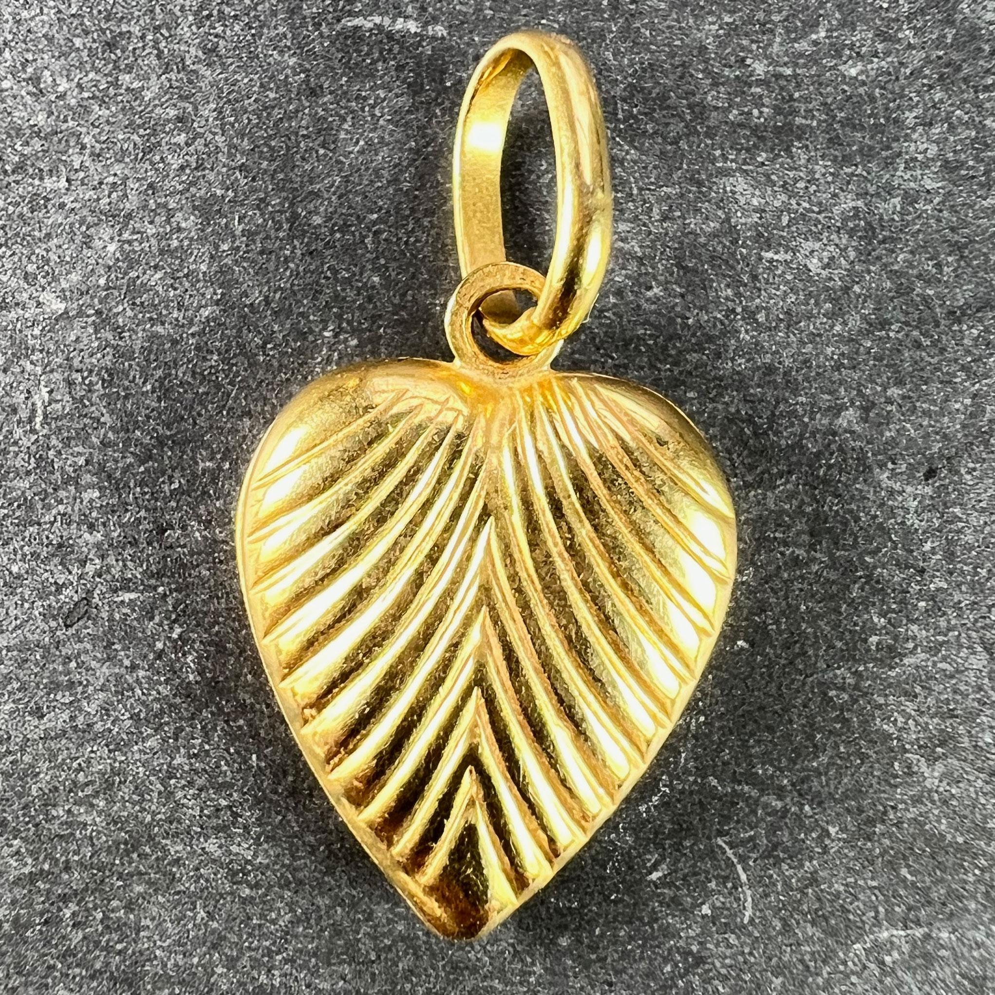 Italian 18K Yellow Gold Puffy Heart Charm Pendant In Good Condition For Sale In London, GB