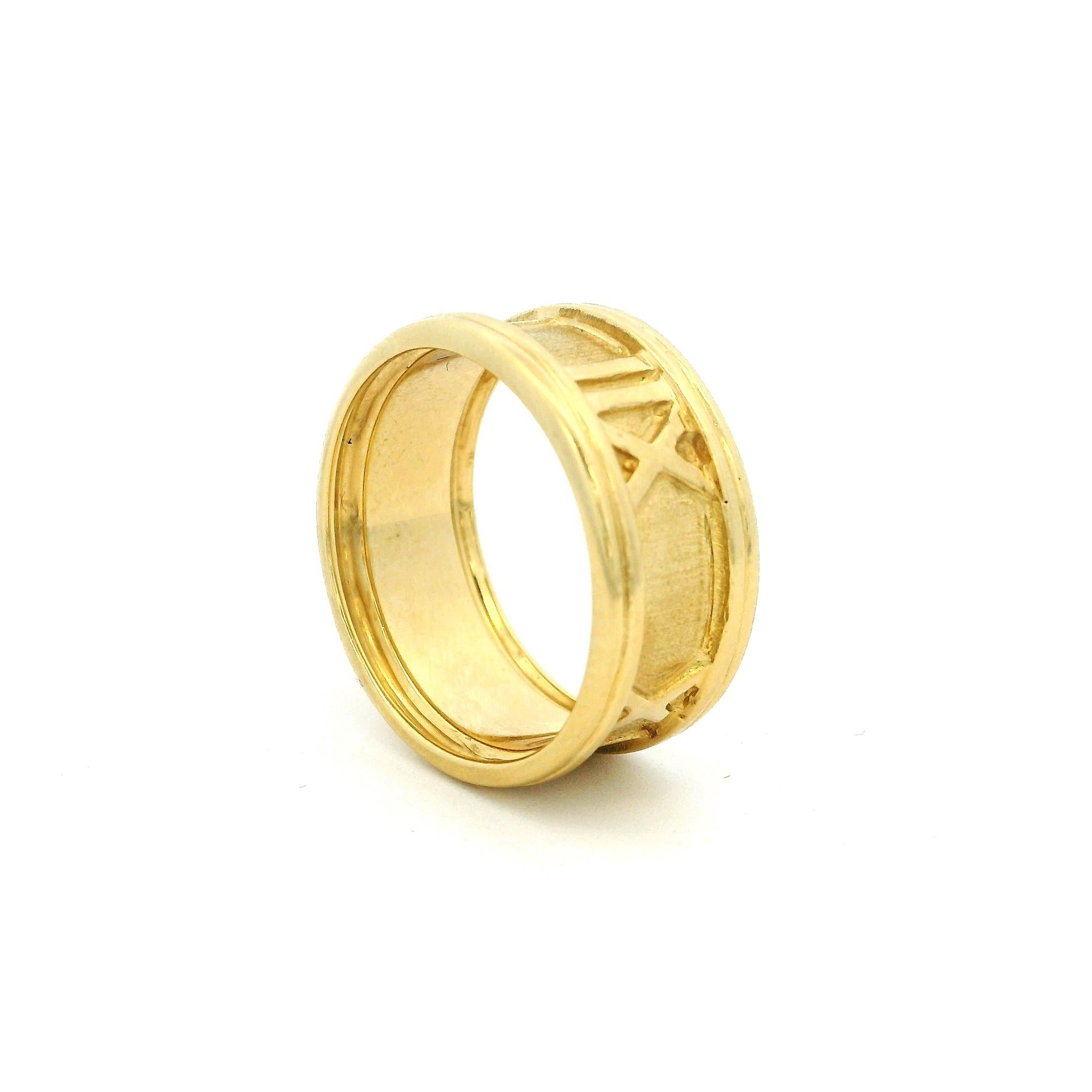 Contemporary Italian 18K Yellow Gold Roman Numeral Band Ring For Sale