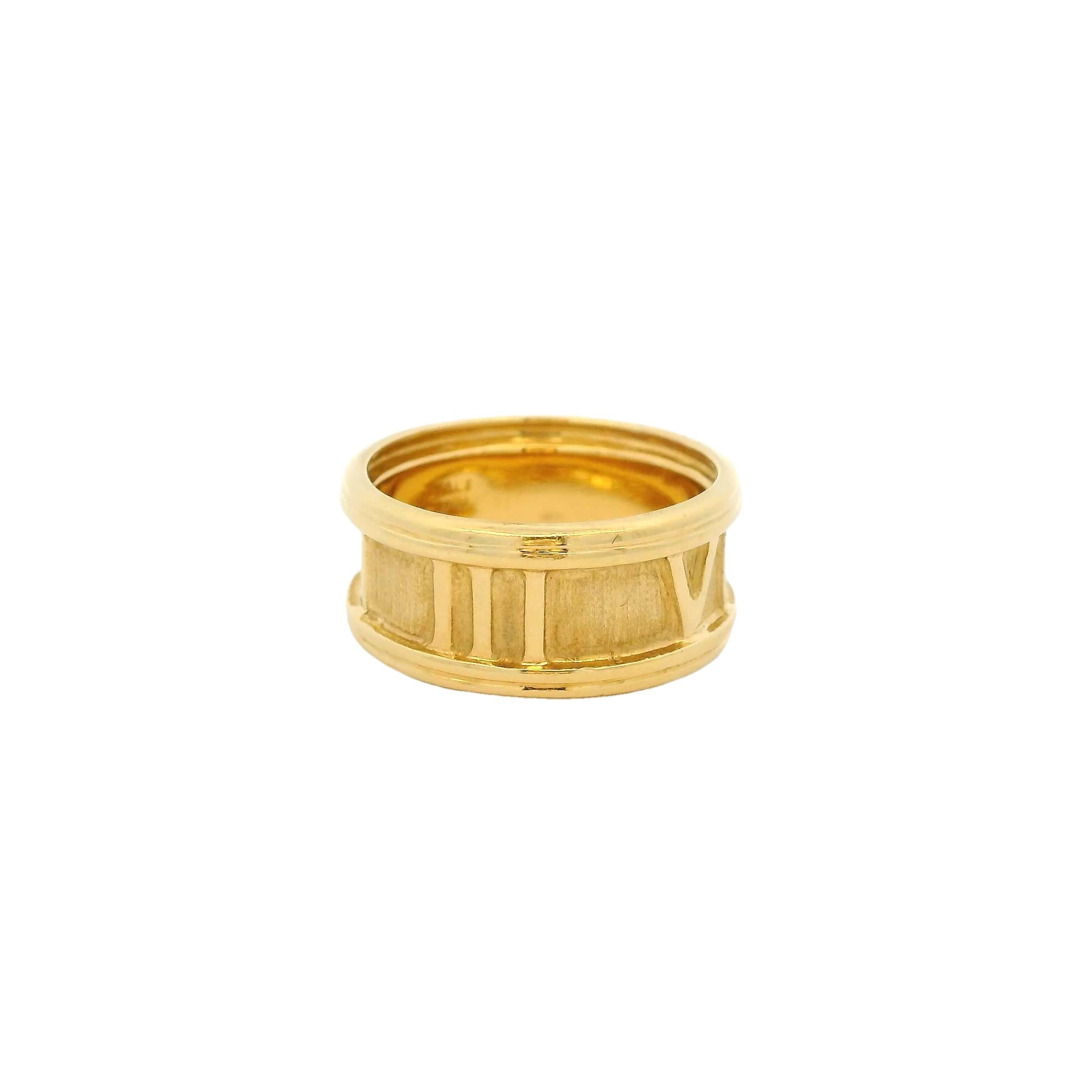 Anello a fascia con numeri romani in oro giallo 18 carati in vendita 2