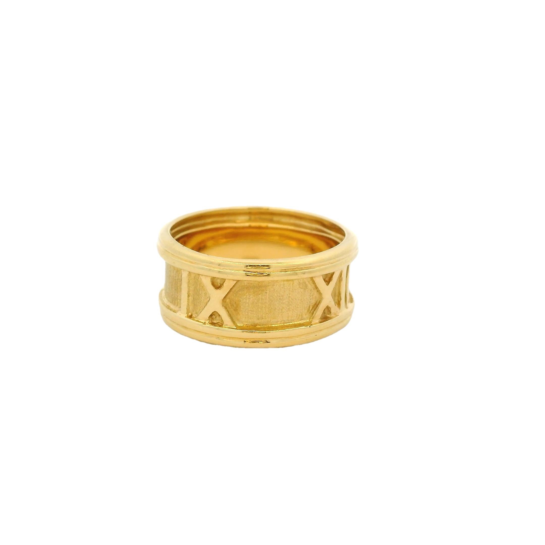 Anello a fascia con numeri romani in oro giallo 18 carati in vendita 3