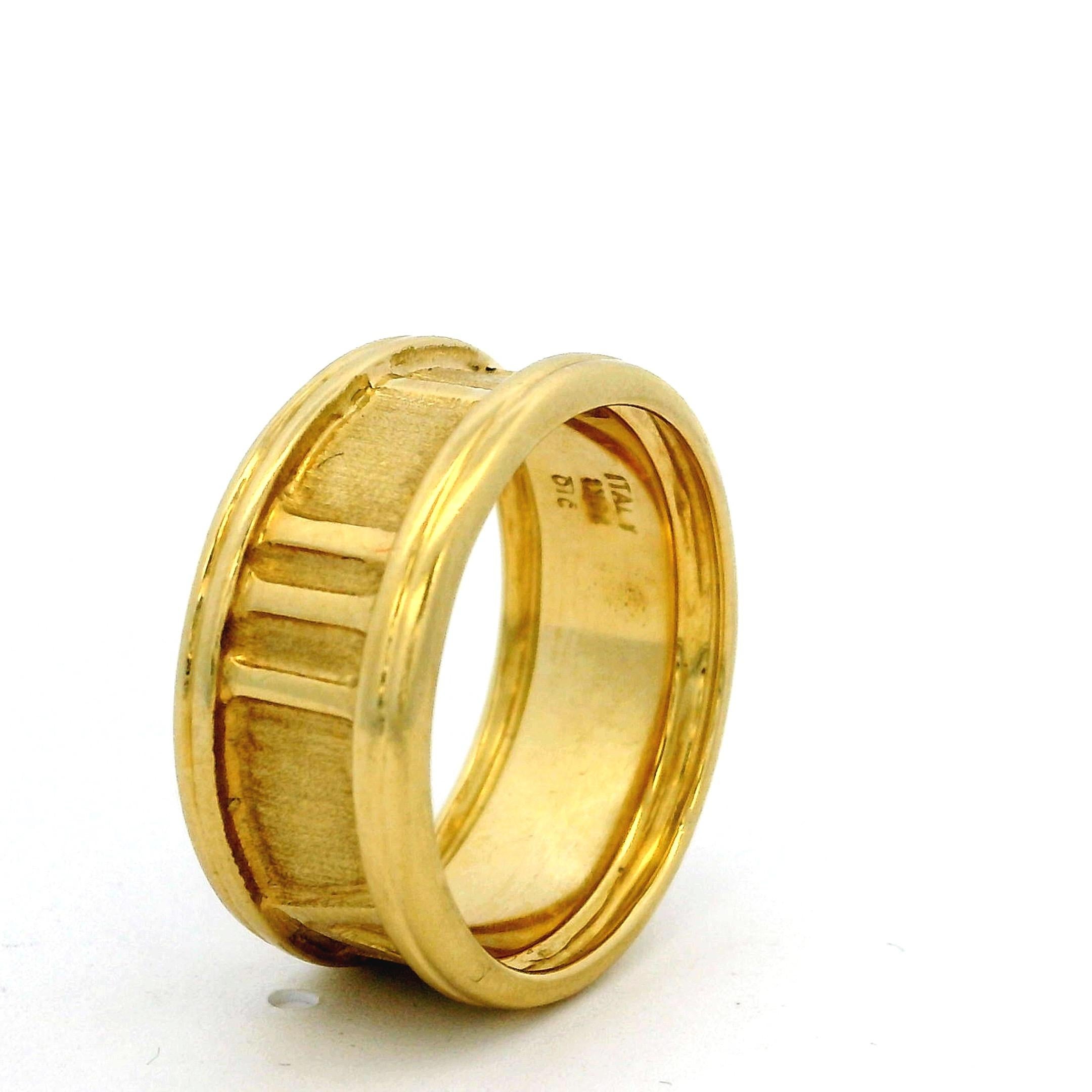 Italian 18K Yellow Gold Roman Numeral Band Ring For Sale 4