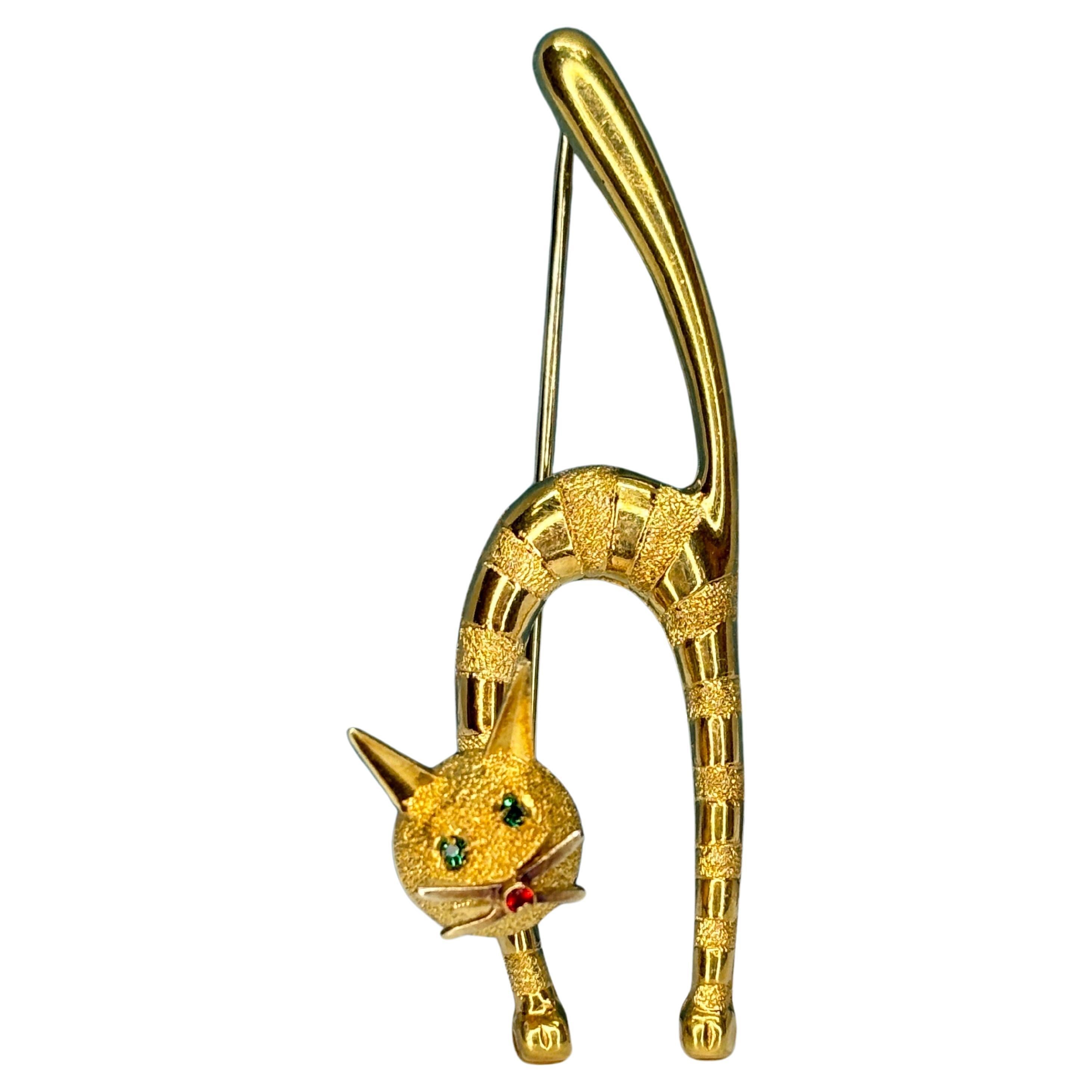 Italian 18k Yellow Gold Sapphire & Ruby Cat Brooch Brushed Textured Stripe Gold For Sale
