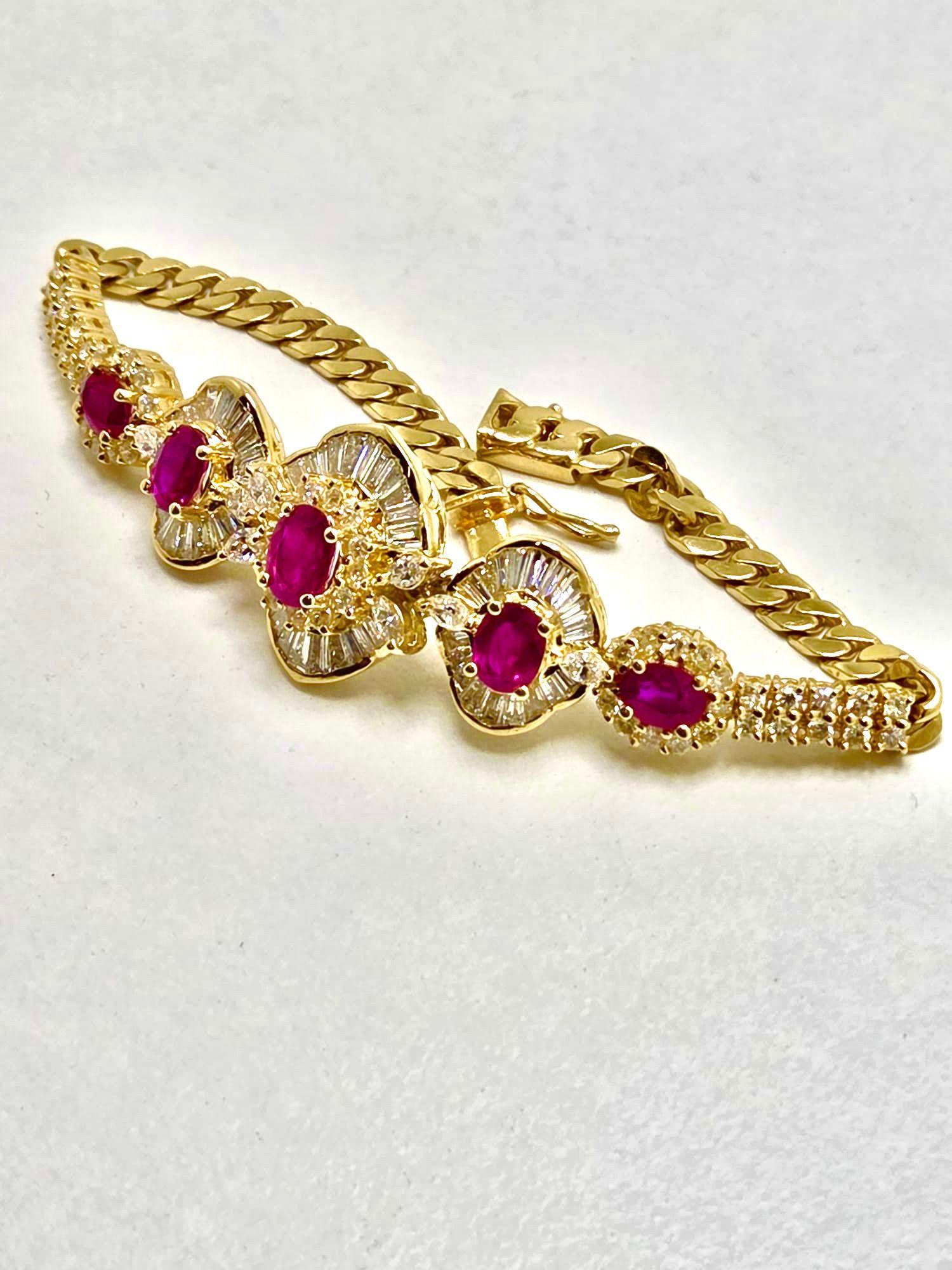 Baguette Cut Italian 18K Yellow Gold Semi-Rigid Bracelet with 3.20 ct Rubies and Diamonds in vendita