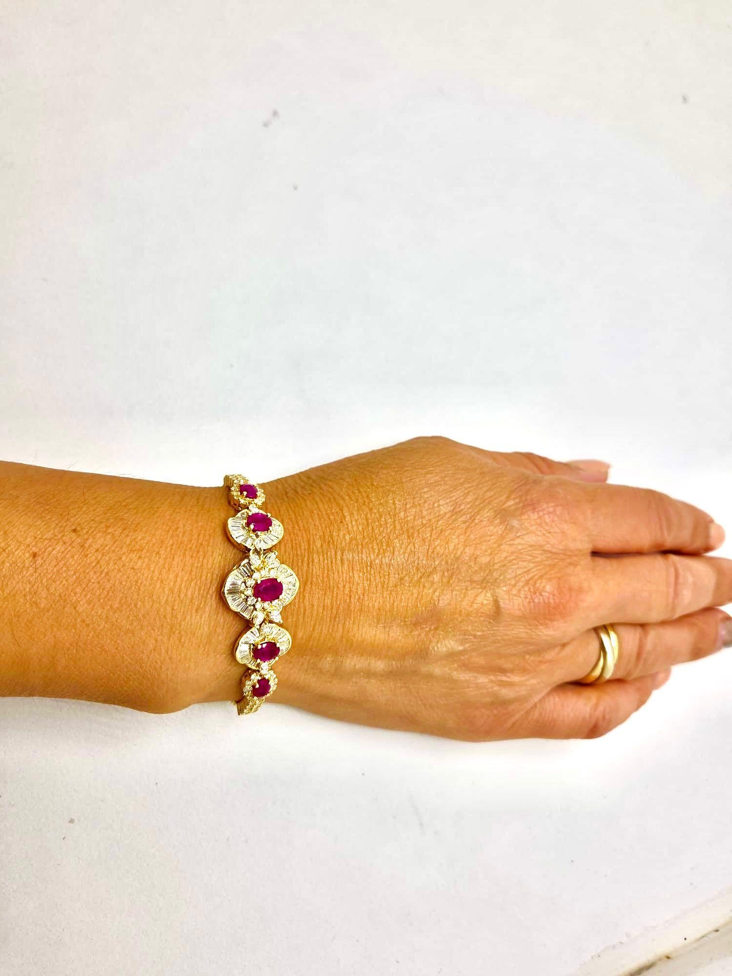 Italian 18K Yellow Gold Semi-Rigid Bracelet with 3.20 ct Rubies and Diamonds in vendita 2