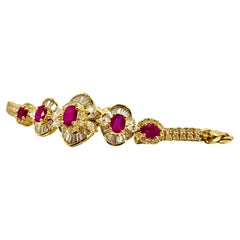 Halbsteifes italienisches Armband aus 18 Karat Gelbgold mit 3,20 Karat Rubinen und Diamanten
