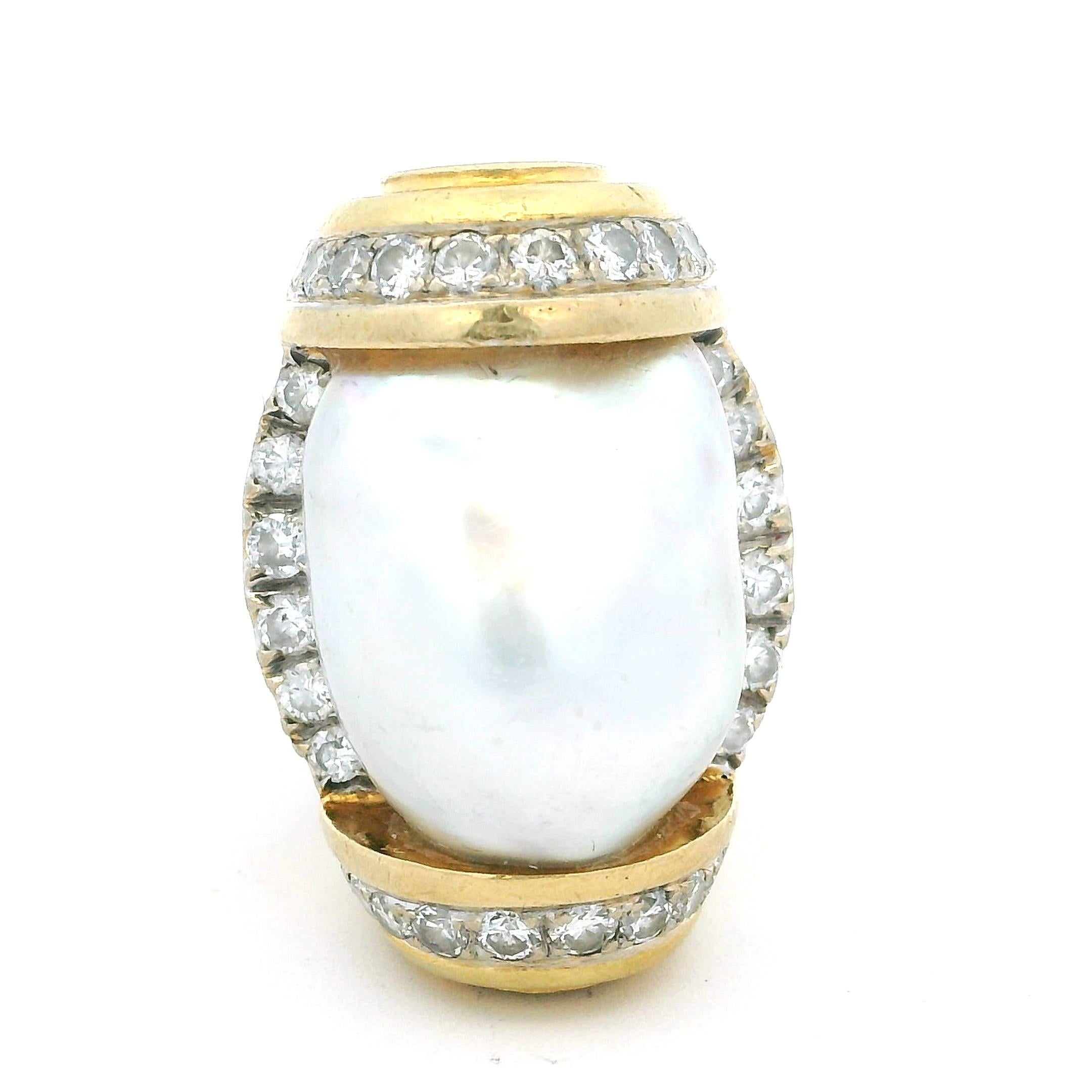 Bague italienne en or jaune 18K avec perles baroques des mers du Sud et diamants, années 1970-1980 en vente 8