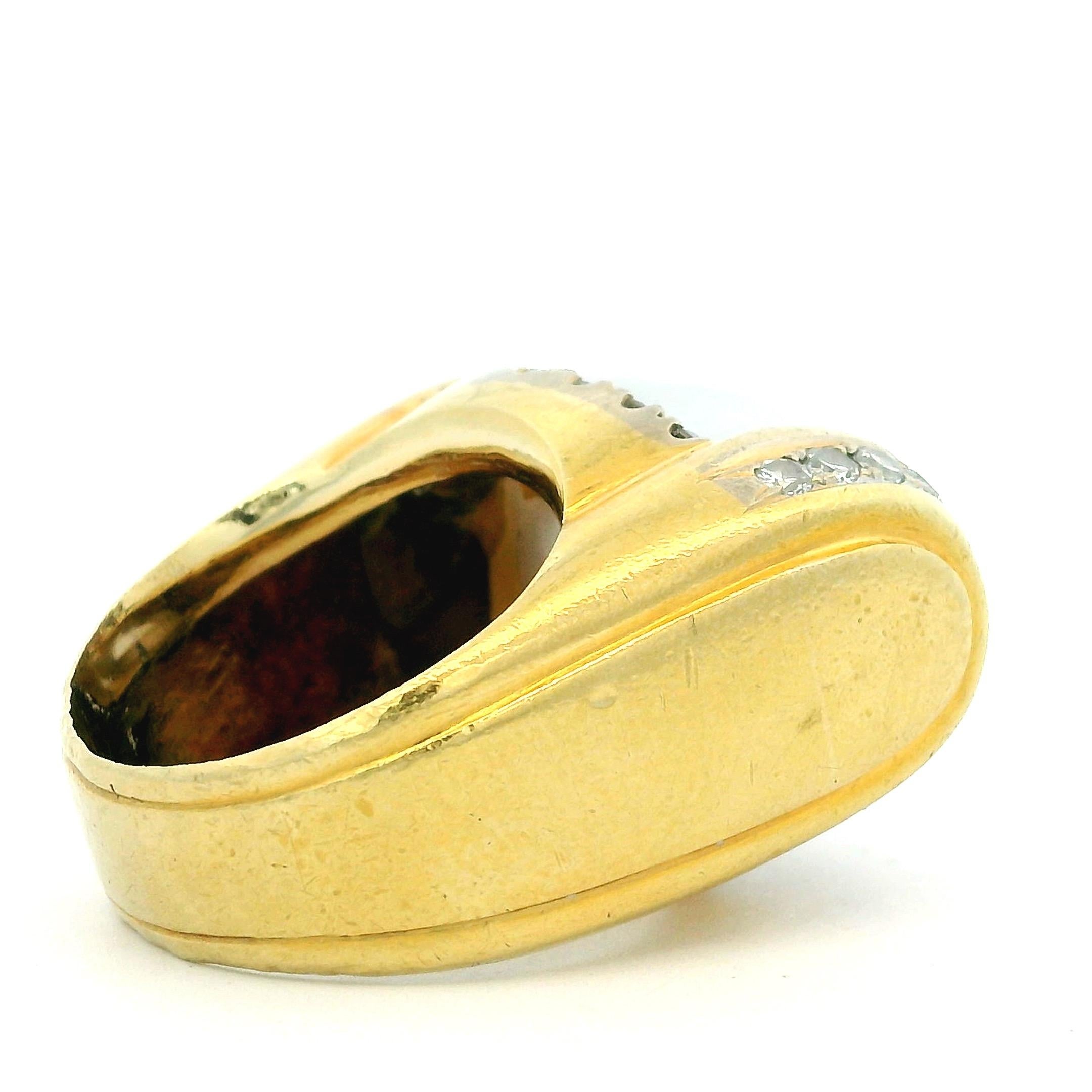 Taille ronde Bague italienne en or jaune 18K avec perles baroques des mers du Sud et diamants, années 1970-1980 en vente