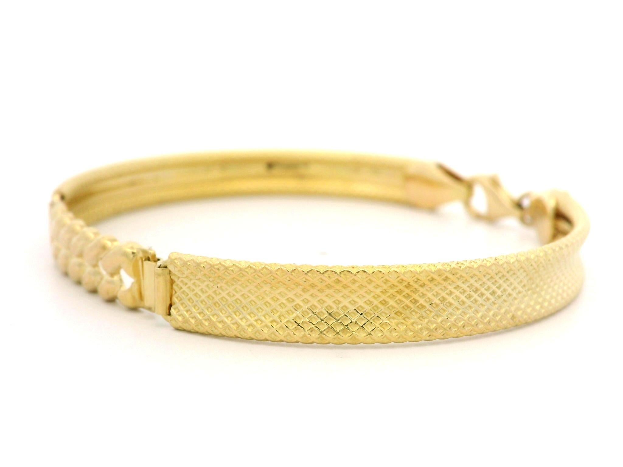 Bracciale centrale A Link in oro giallo 18 carati con bracciale flessibile e testurizzato In condizioni ottime in vendita a Montclair, NJ