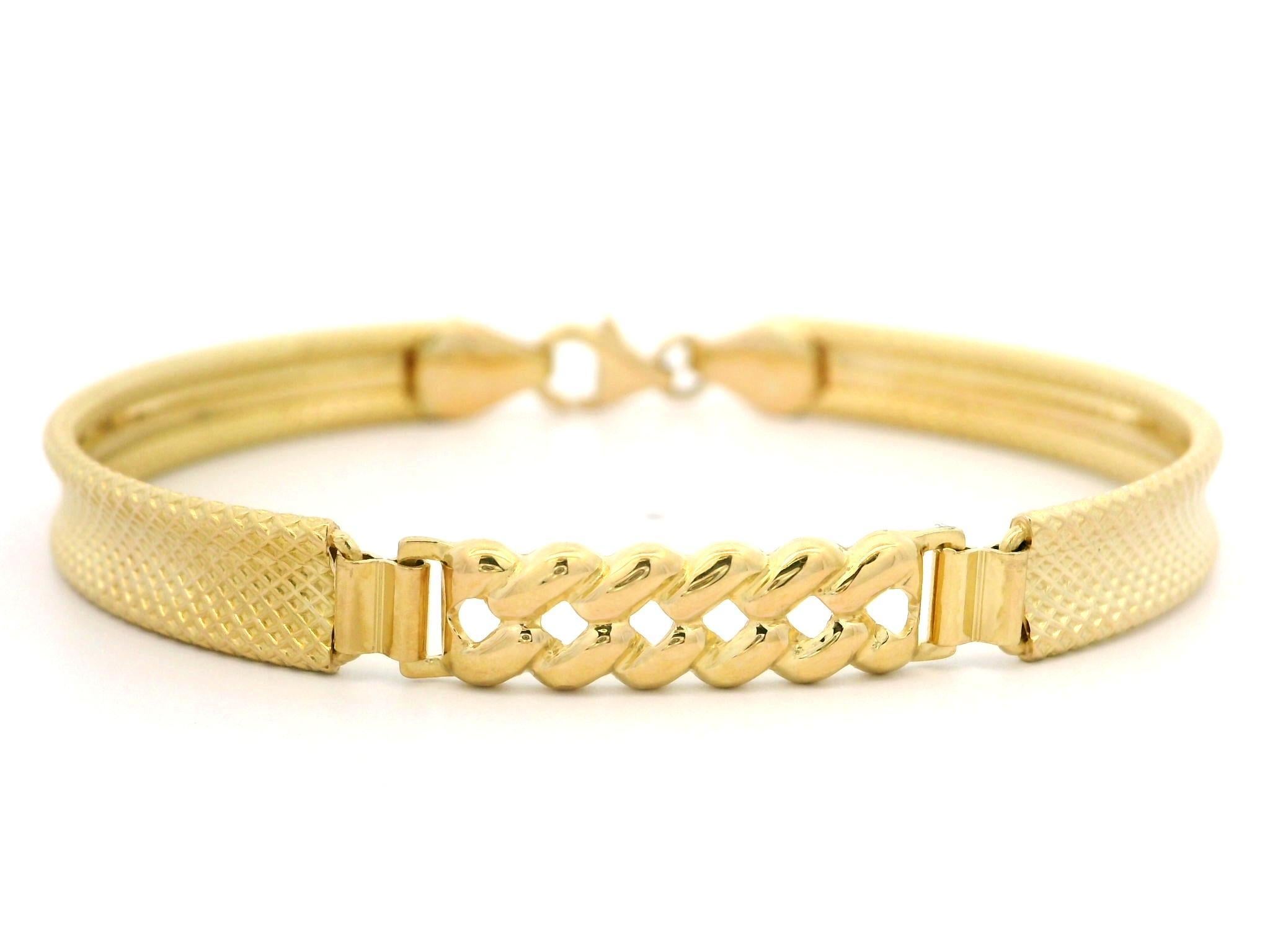 Bracciale centrale A Link in oro giallo 18 carati con bracciale flessibile e testurizzato in vendita 1