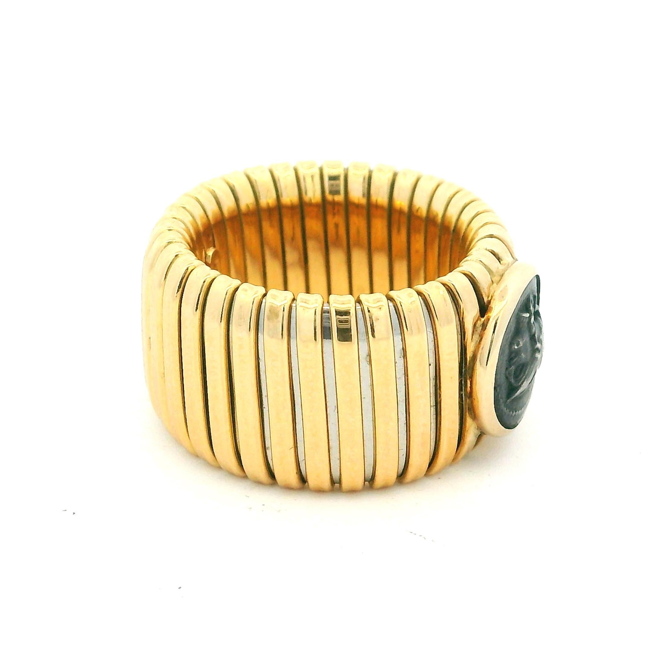Bague italienne en or jaune 18 carats à tubogas avec pièce de monnaie ancienne, années 1970 Excellent état - En vente à Miami, FL